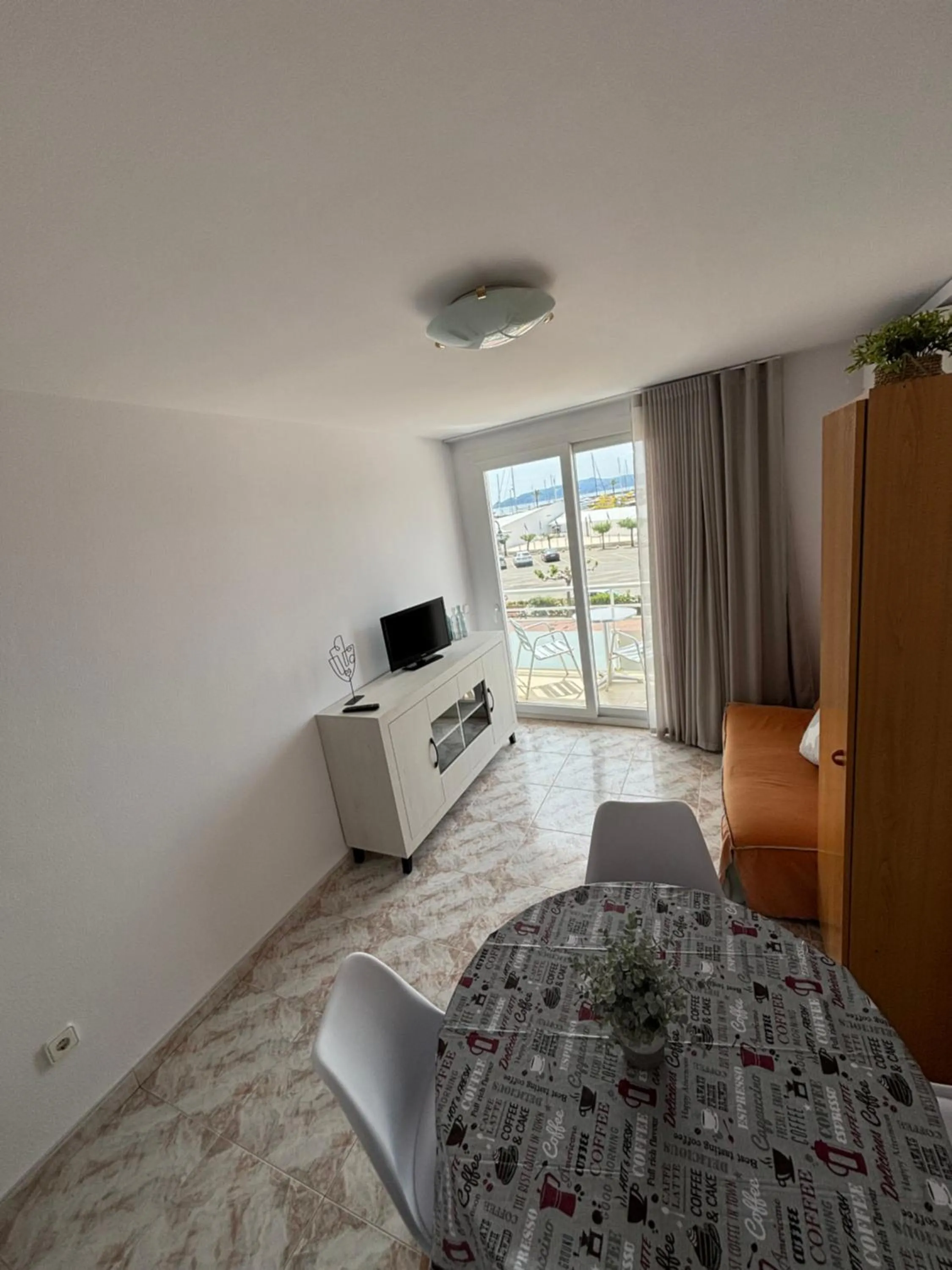 Living room, Bed in Hostal Santa Clara