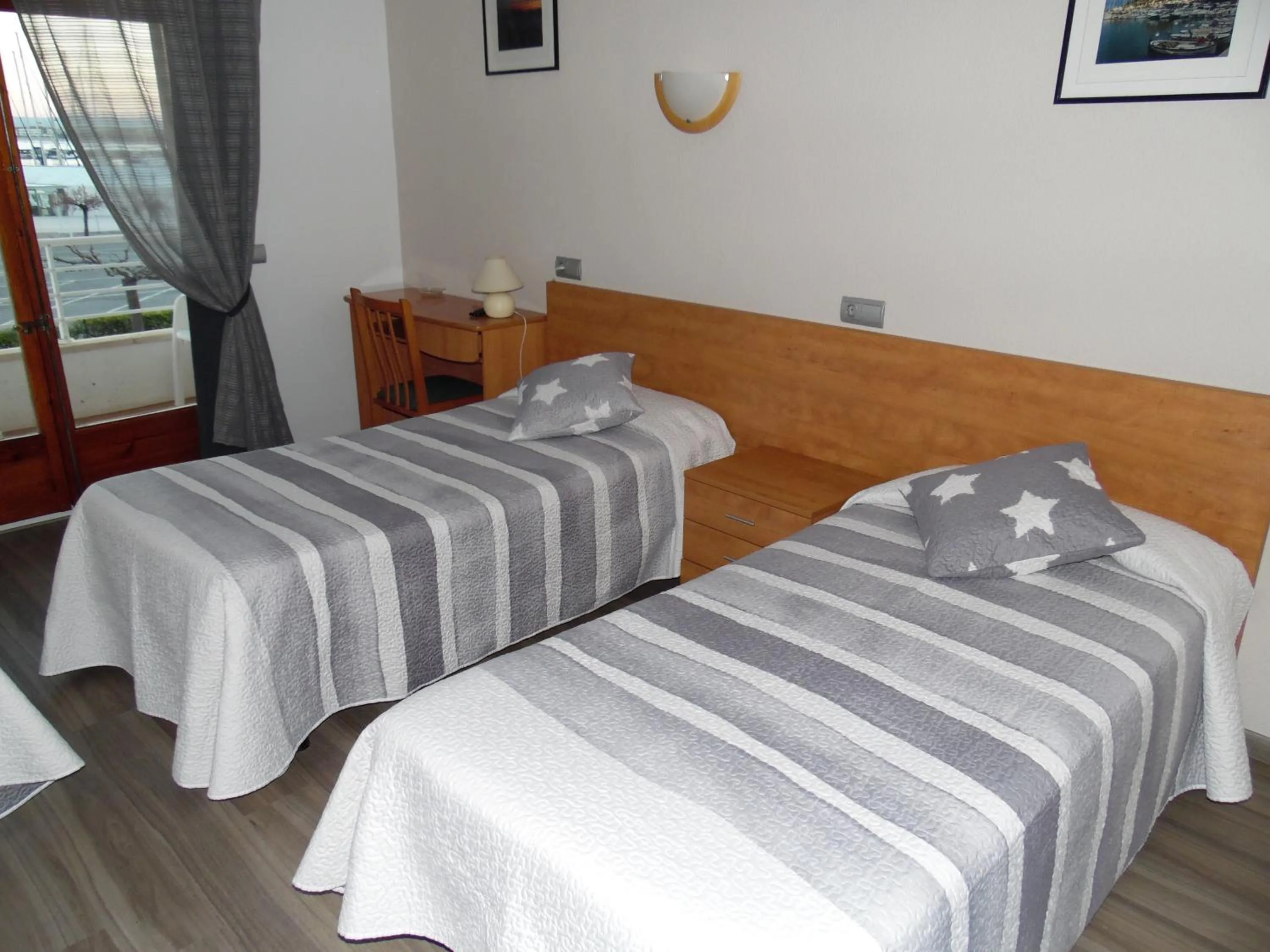 Balcony/Terrace, Bed in Hostal Santa Clara