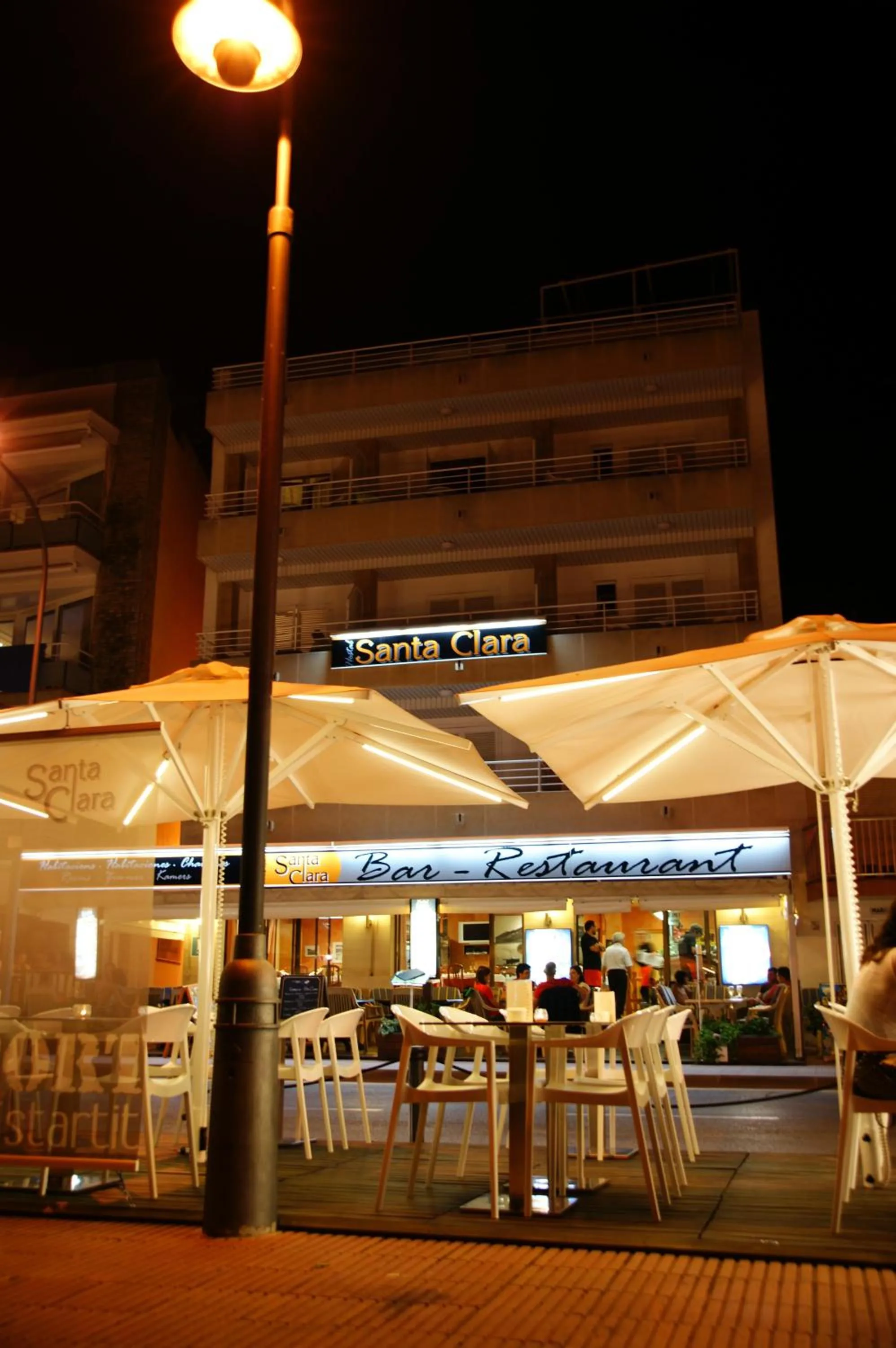 Restaurant/places to eat in Hostal Santa Clara