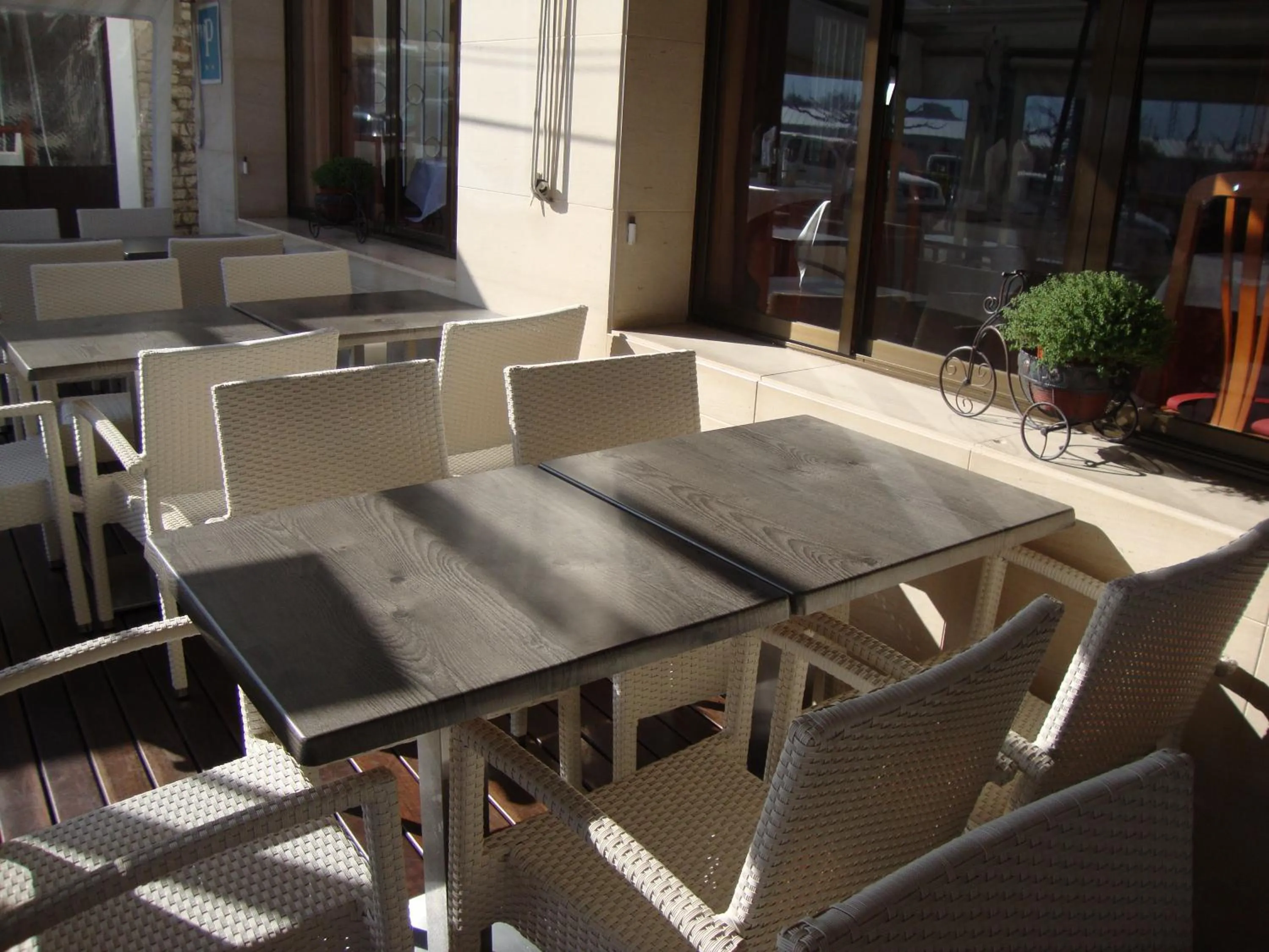 Restaurant/places to eat in Hostal Santa Clara