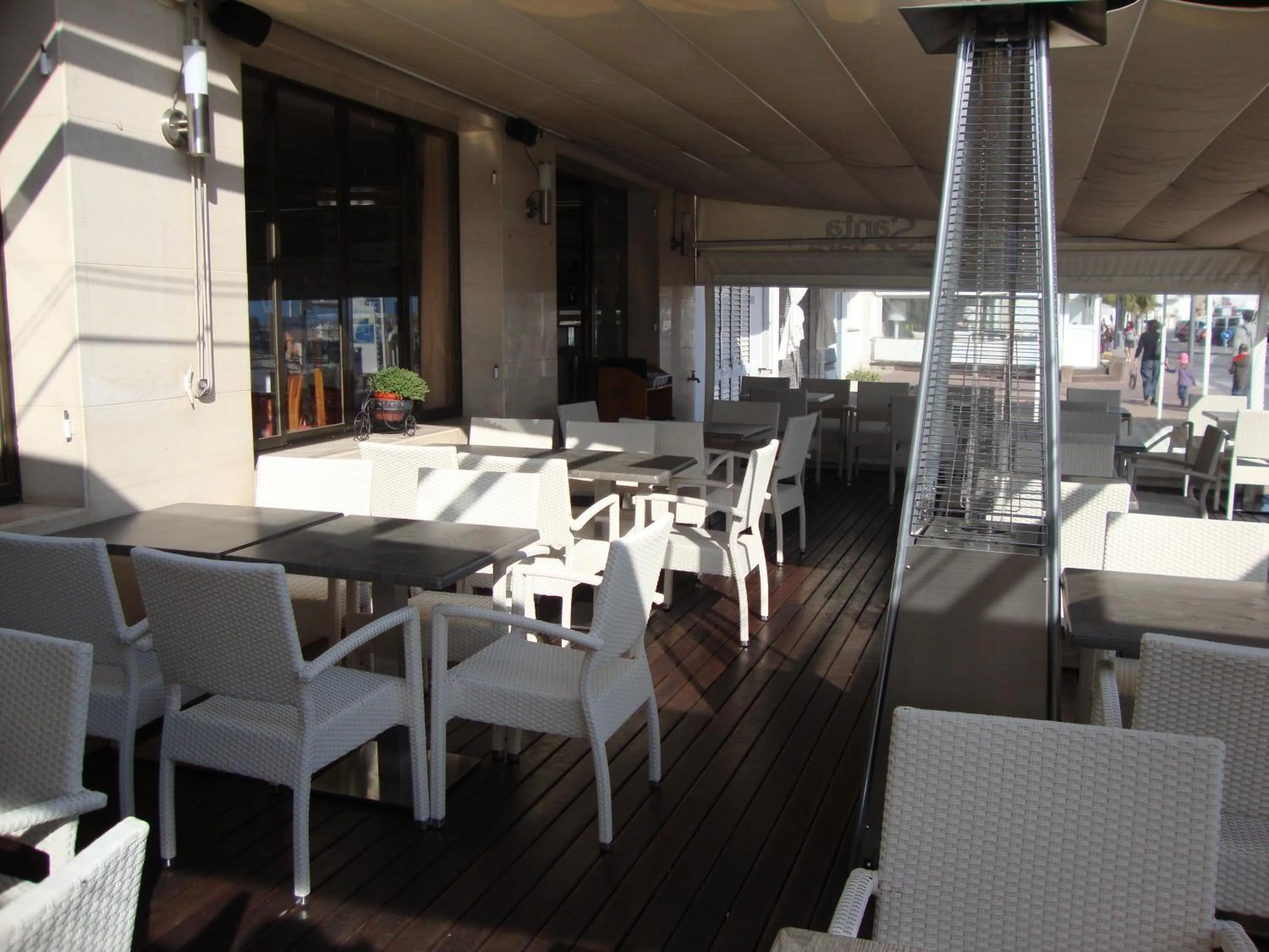 Restaurant/places to eat in Hostal Santa Clara