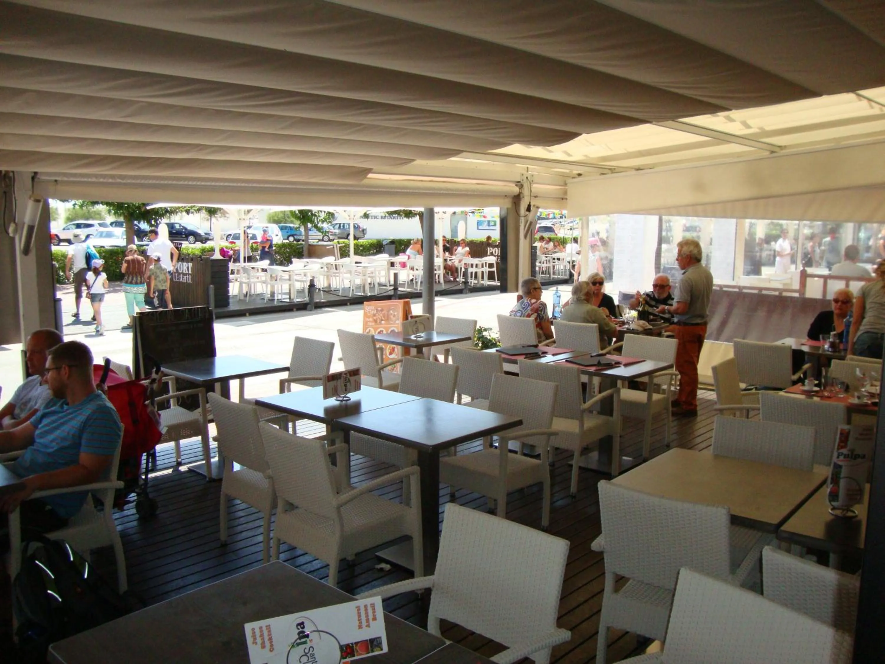 Restaurant/places to eat in Hostal Santa Clara