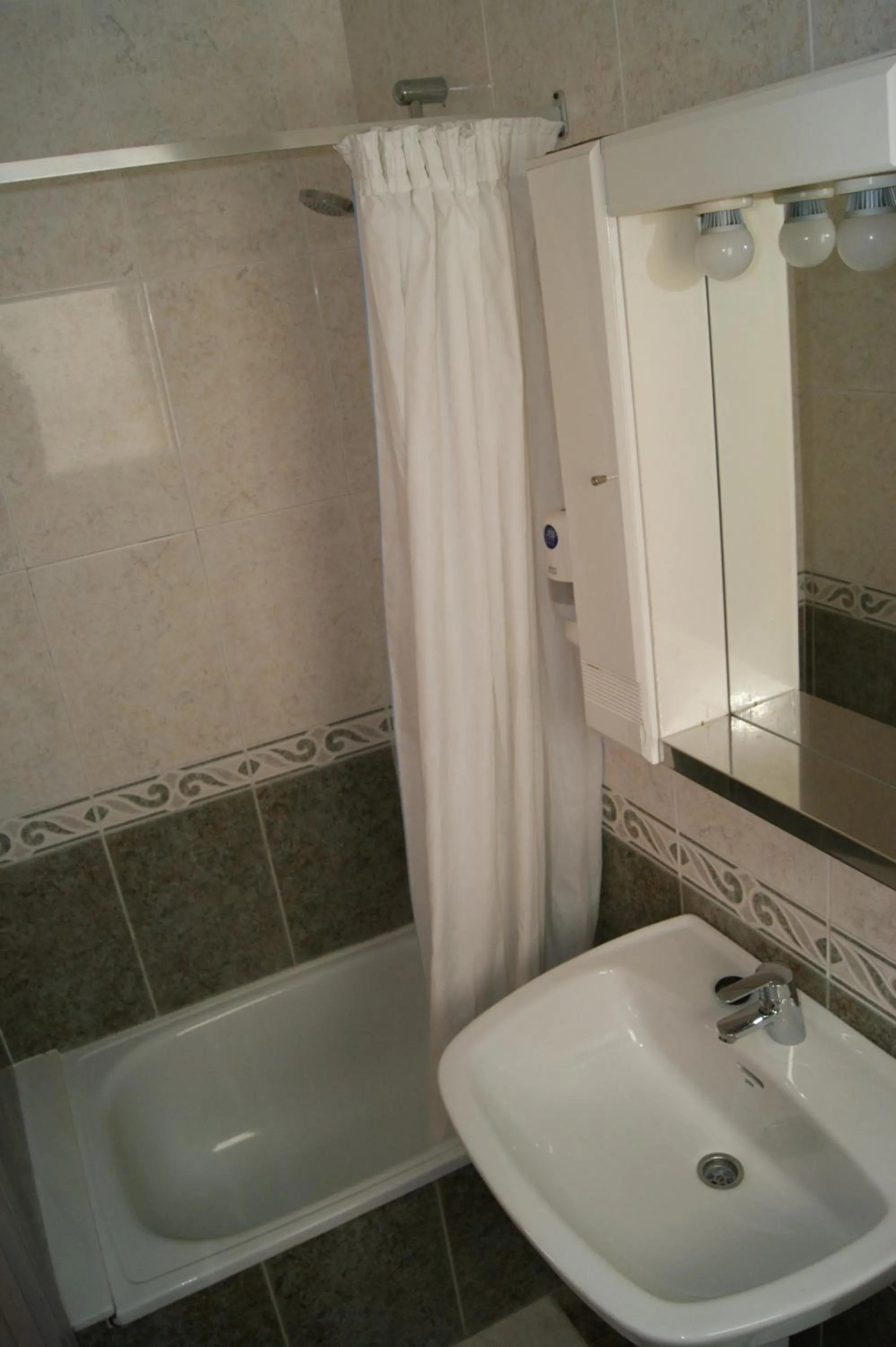 Shower in Hostal Santa Clara