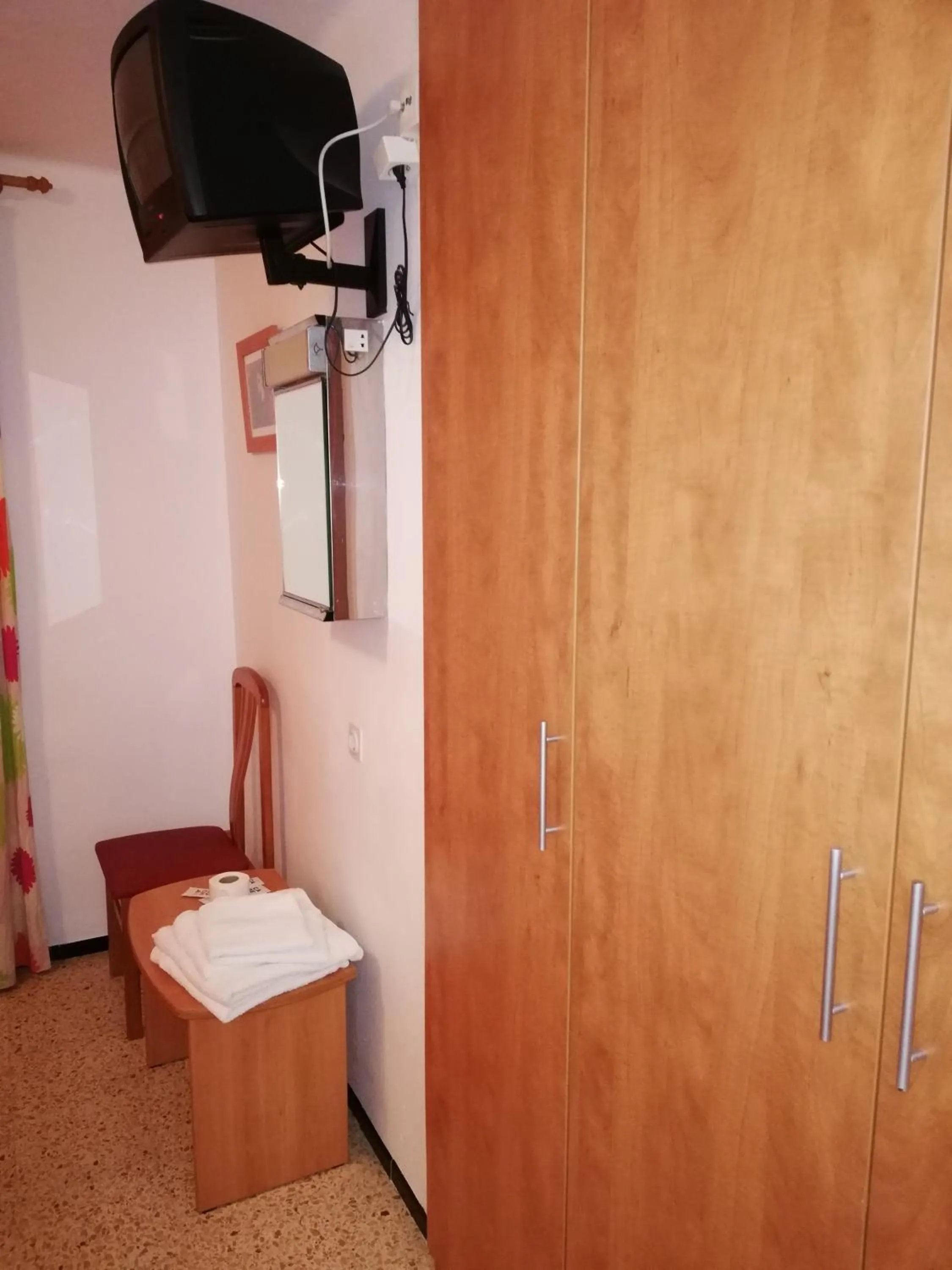 TV and multimedia in Hostal Santa Clara
