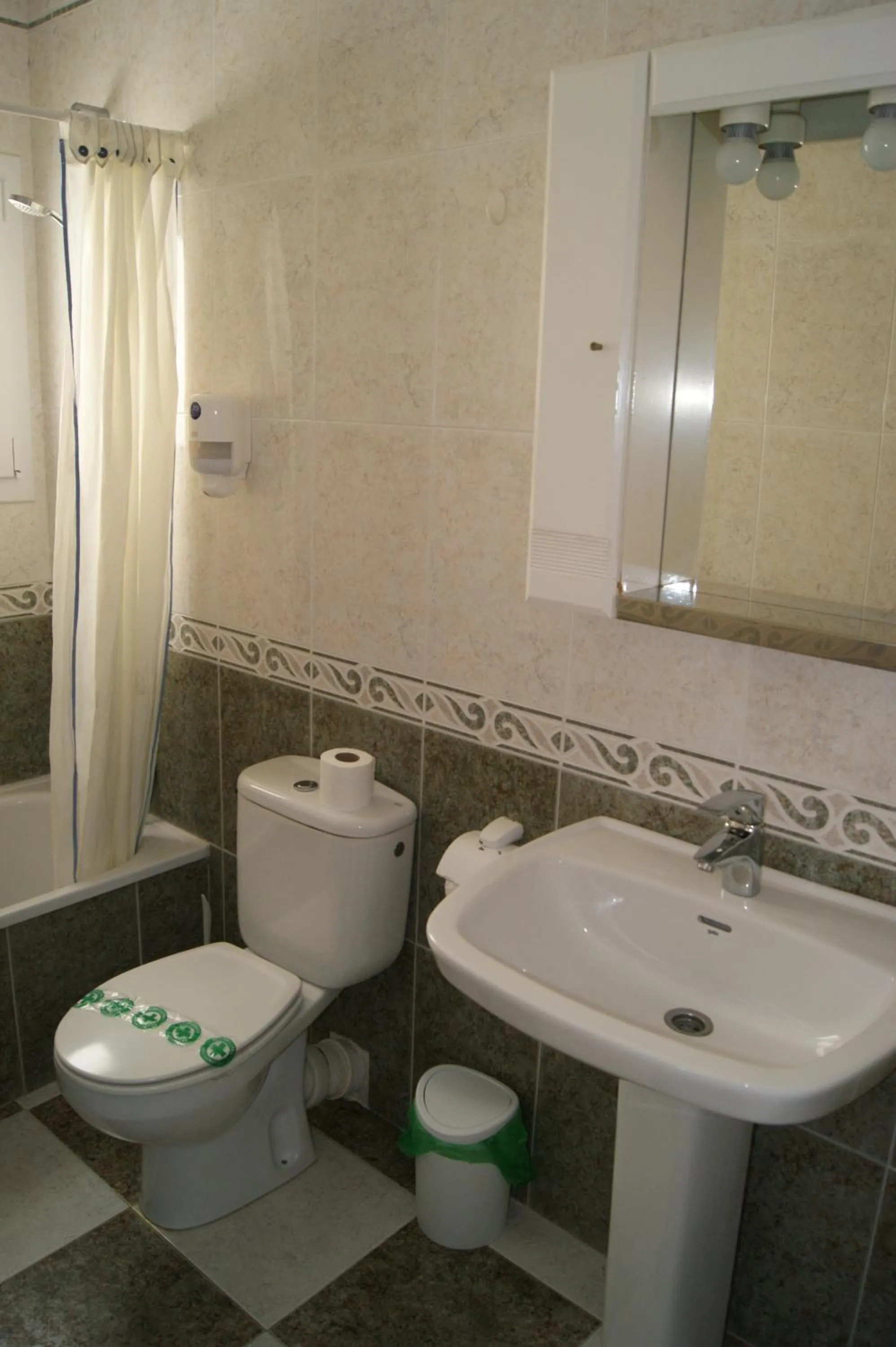 Shower in Hostal Santa Clara