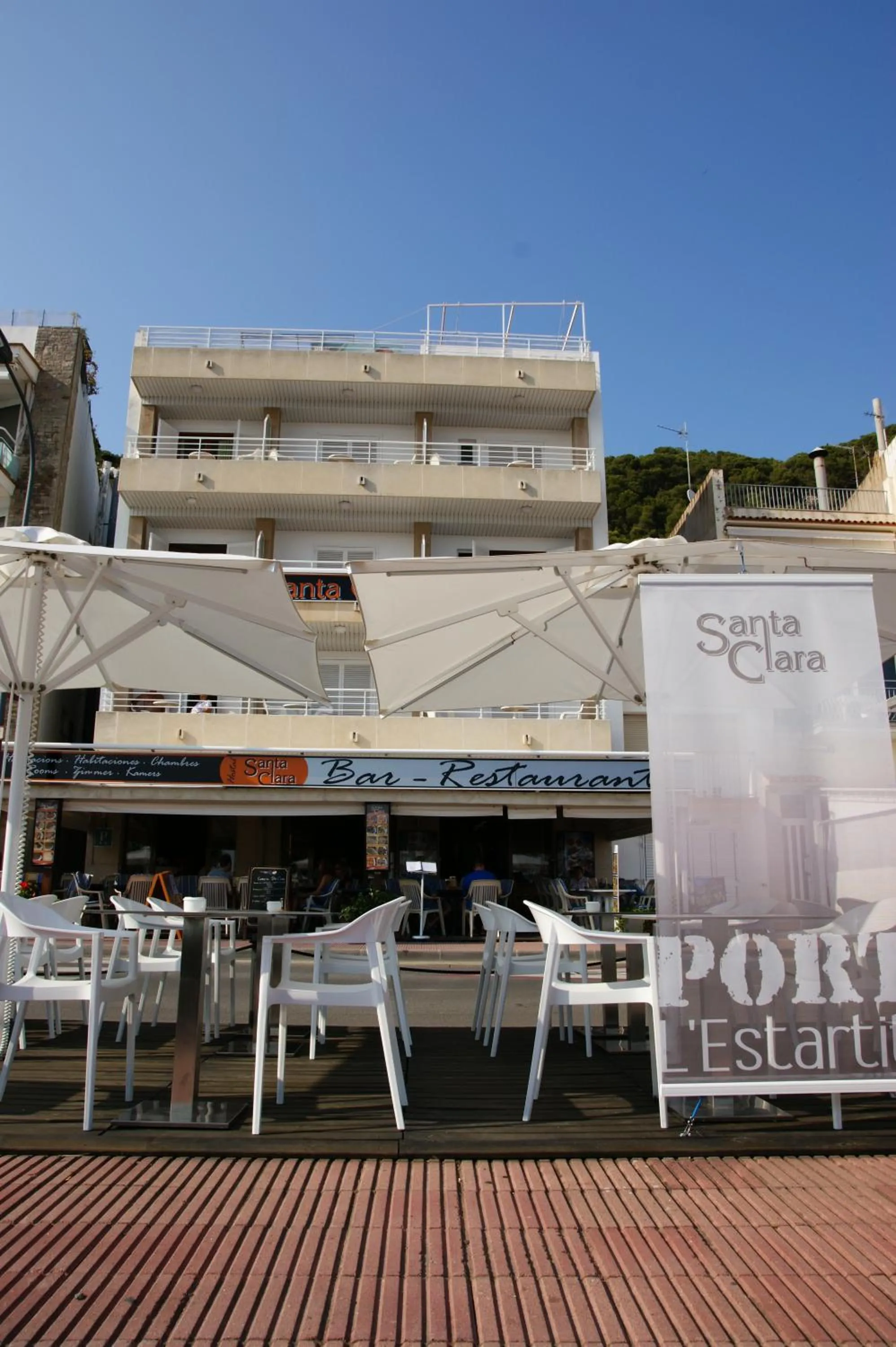 Restaurant/places to eat in Hostal Santa Clara