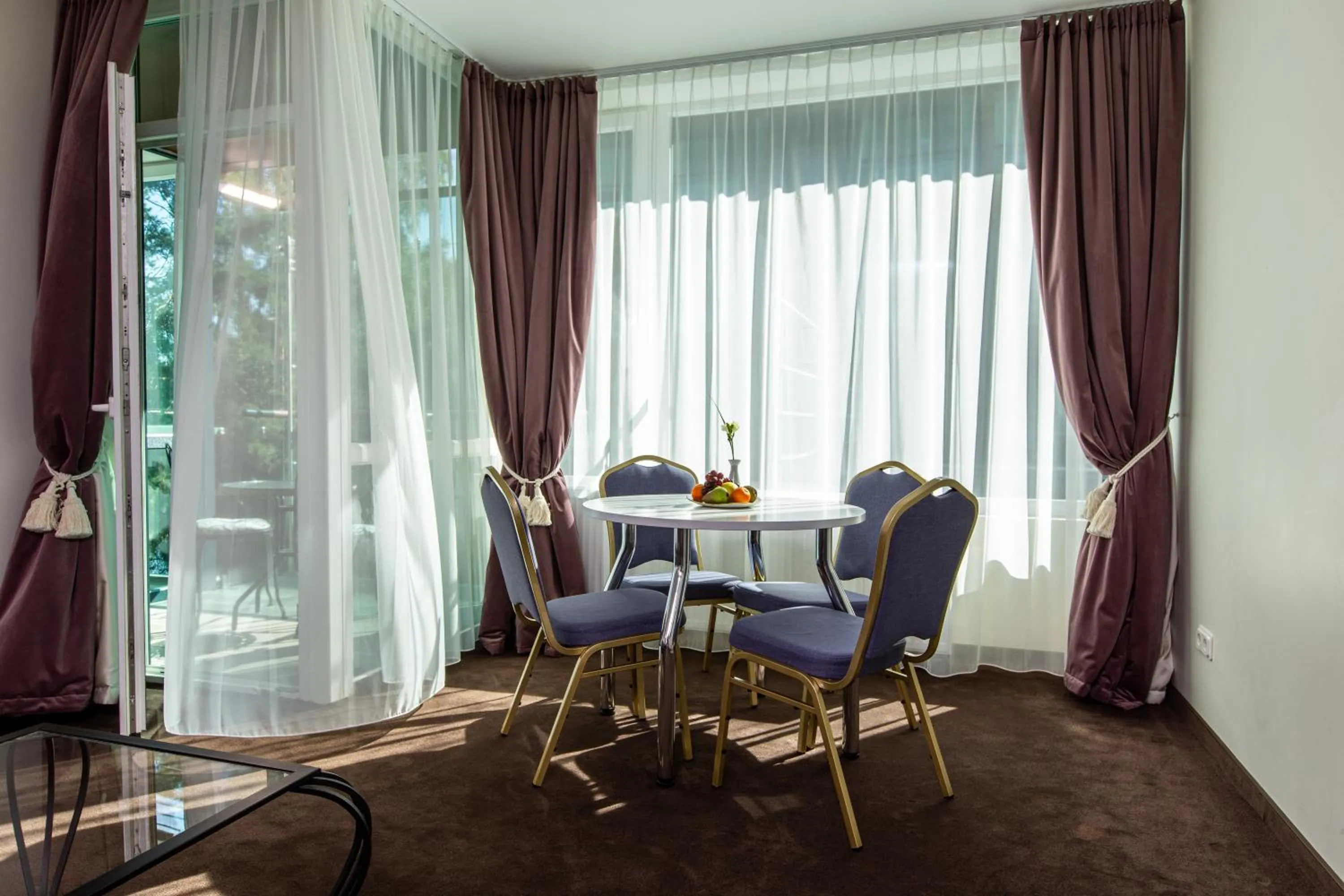 Living room in MEDEA Apartments by UPA