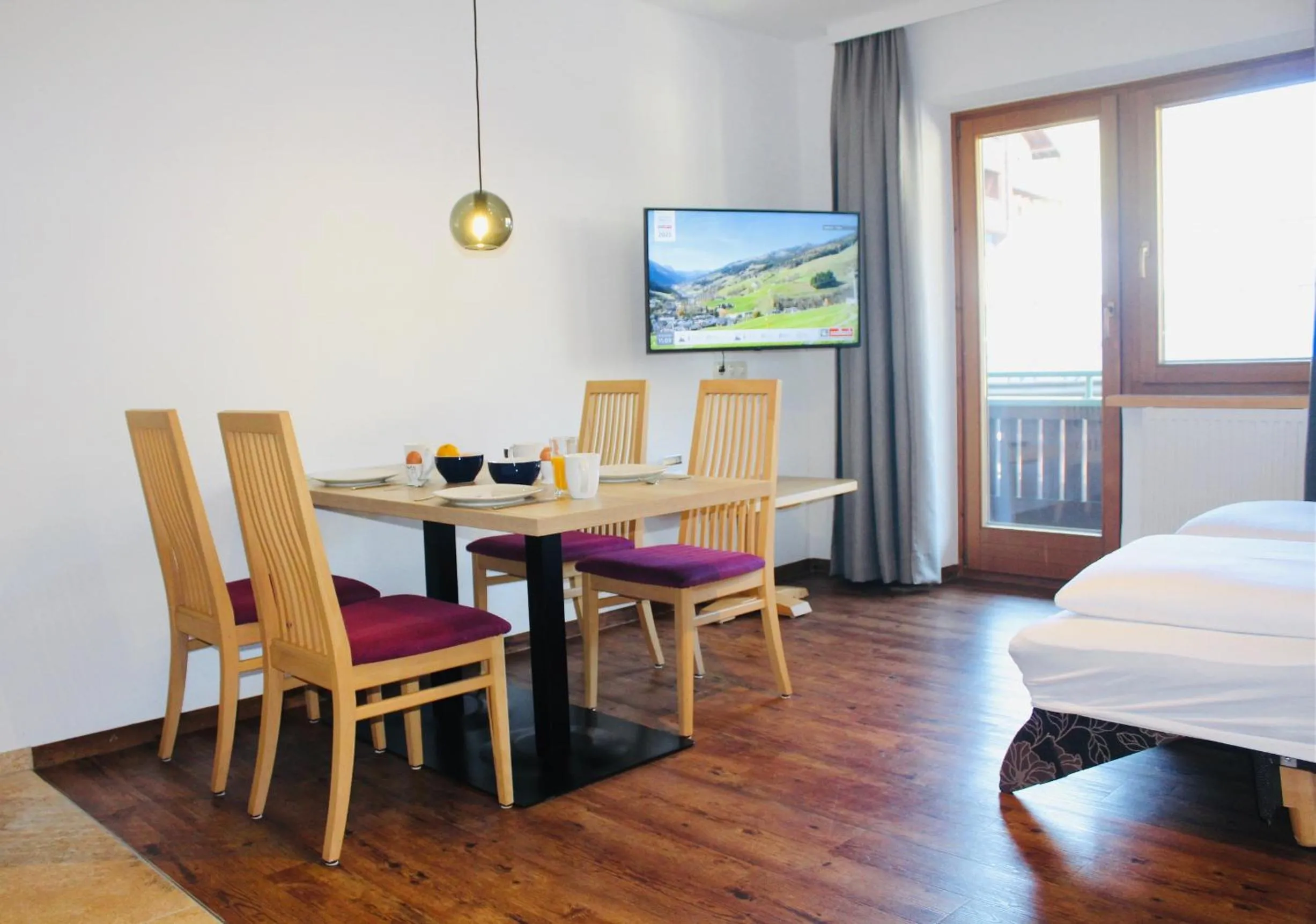 Dining area, Bed in Pension Norika