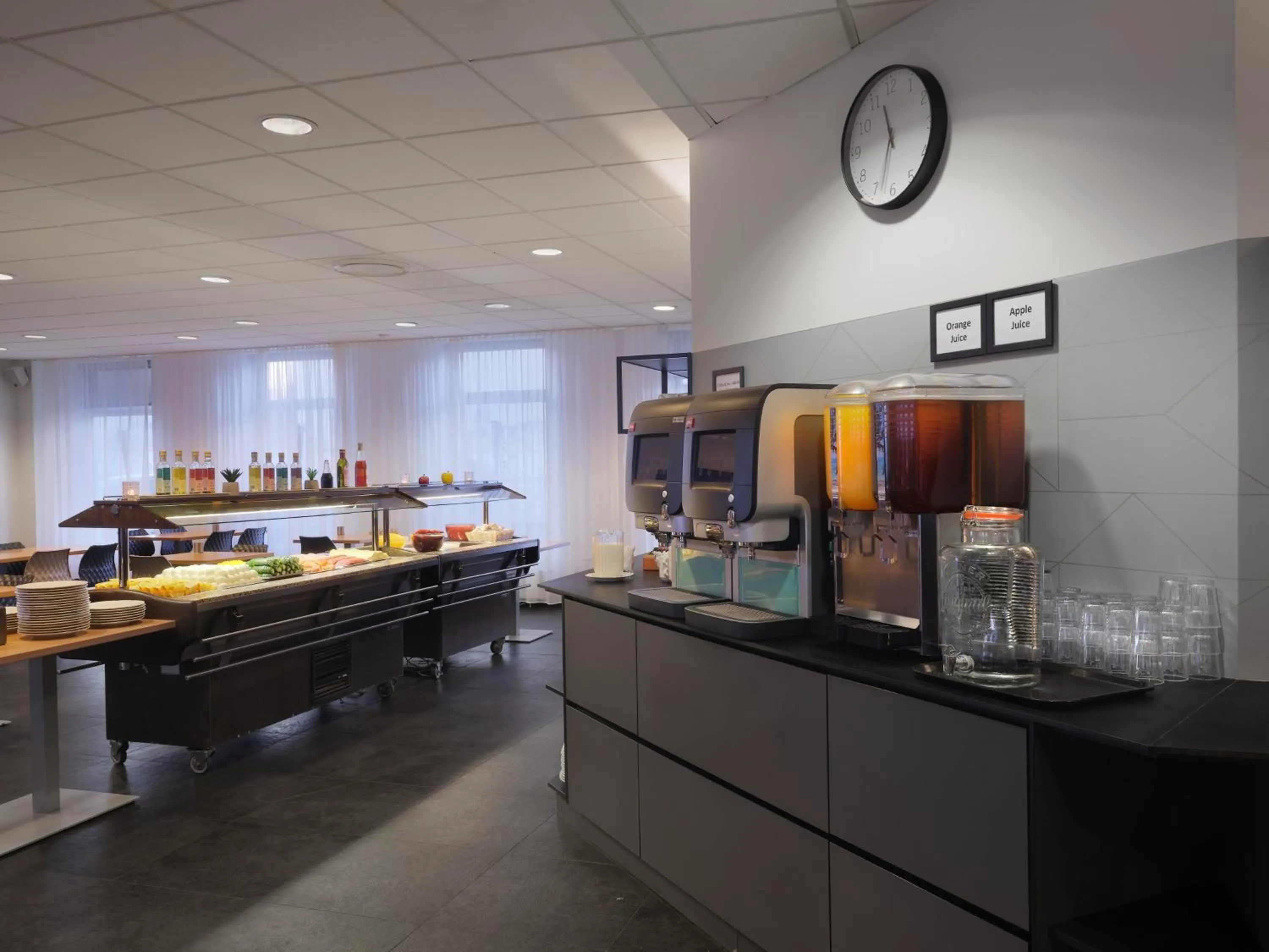 Breakfast in Hotel Cabin