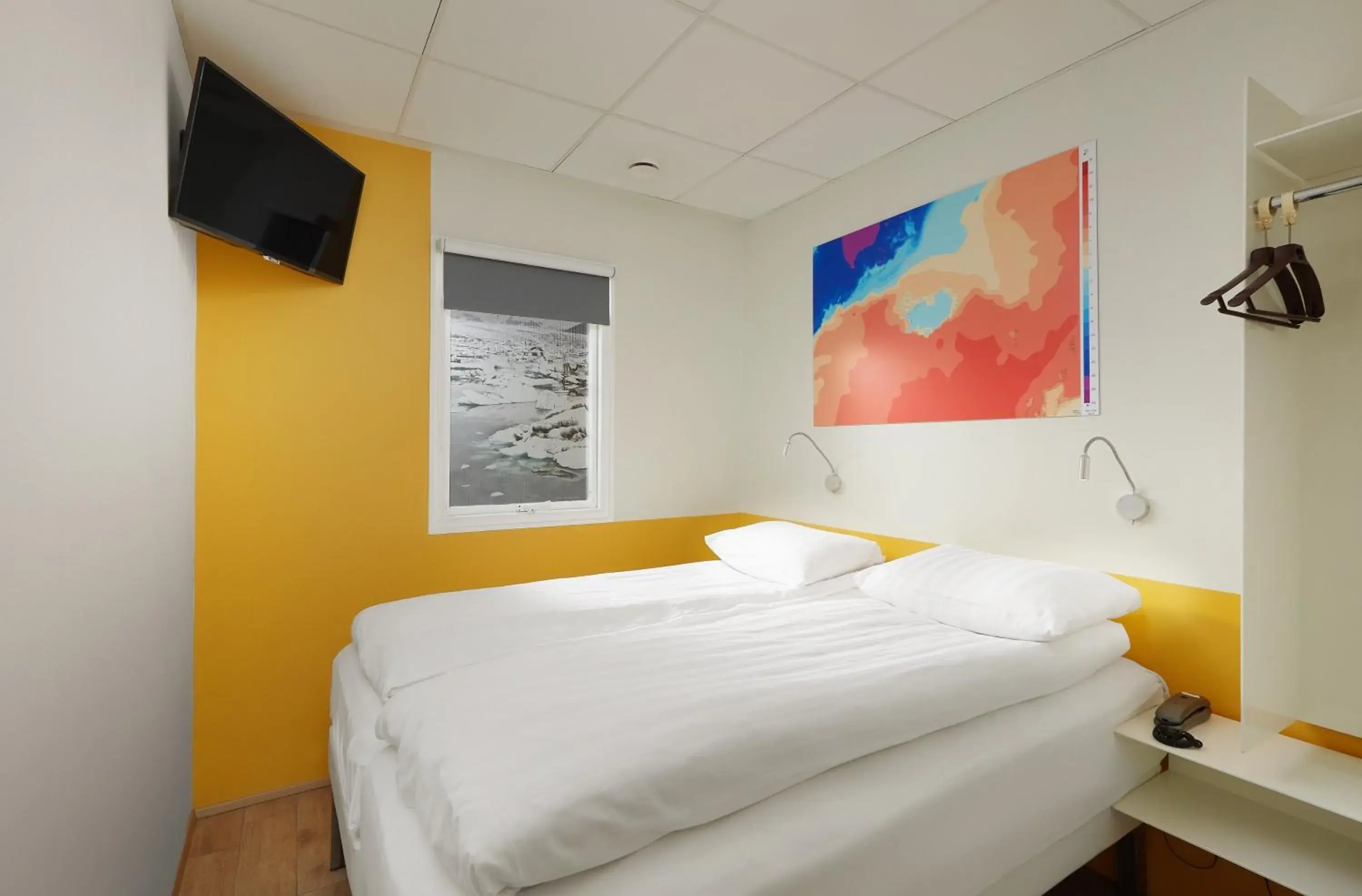 Bedroom, Bed in Hotel Cabin Bedroom, Bed in Hotel Cabin