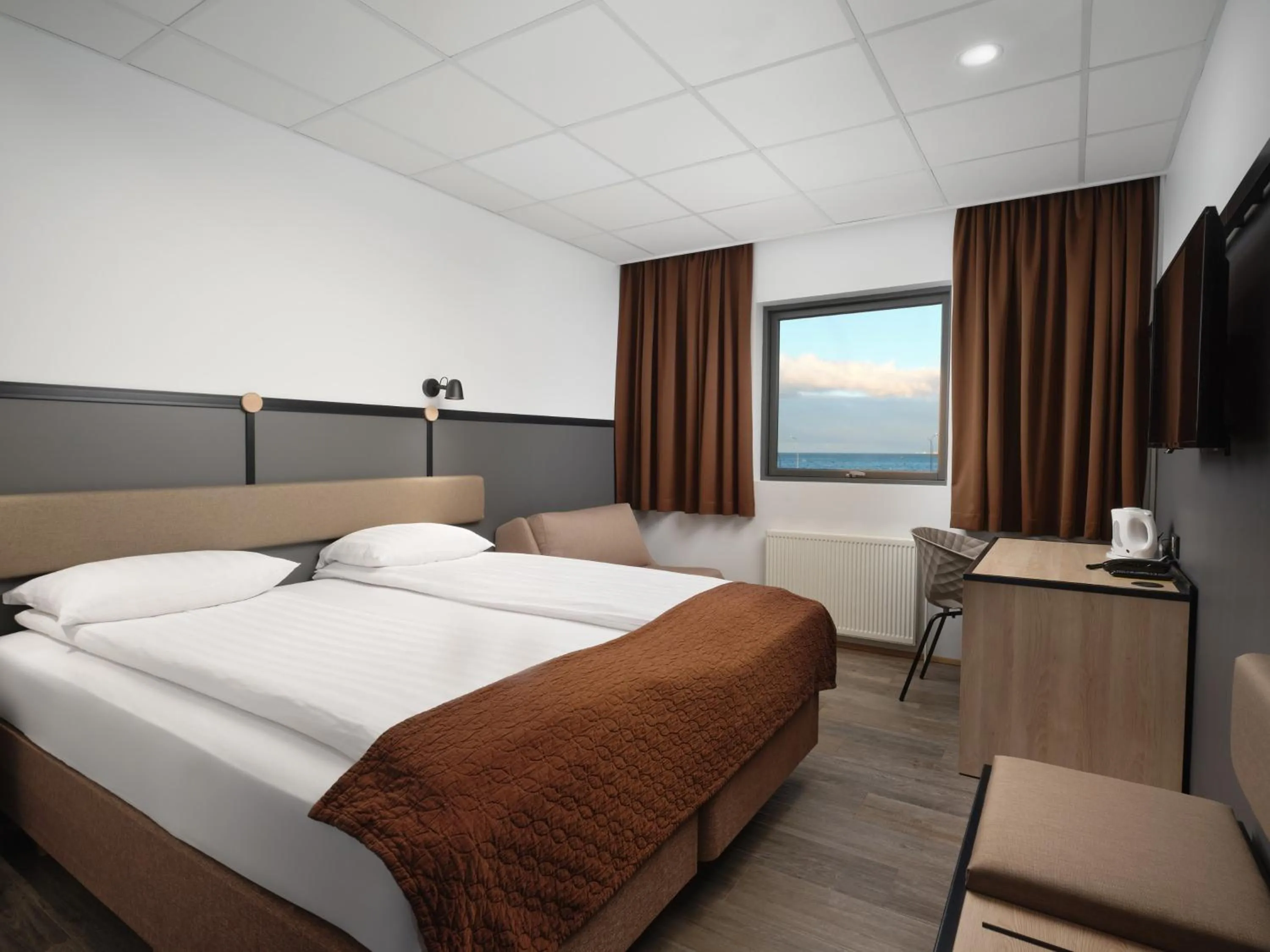 Bedroom, Bed in Hotel Cabin