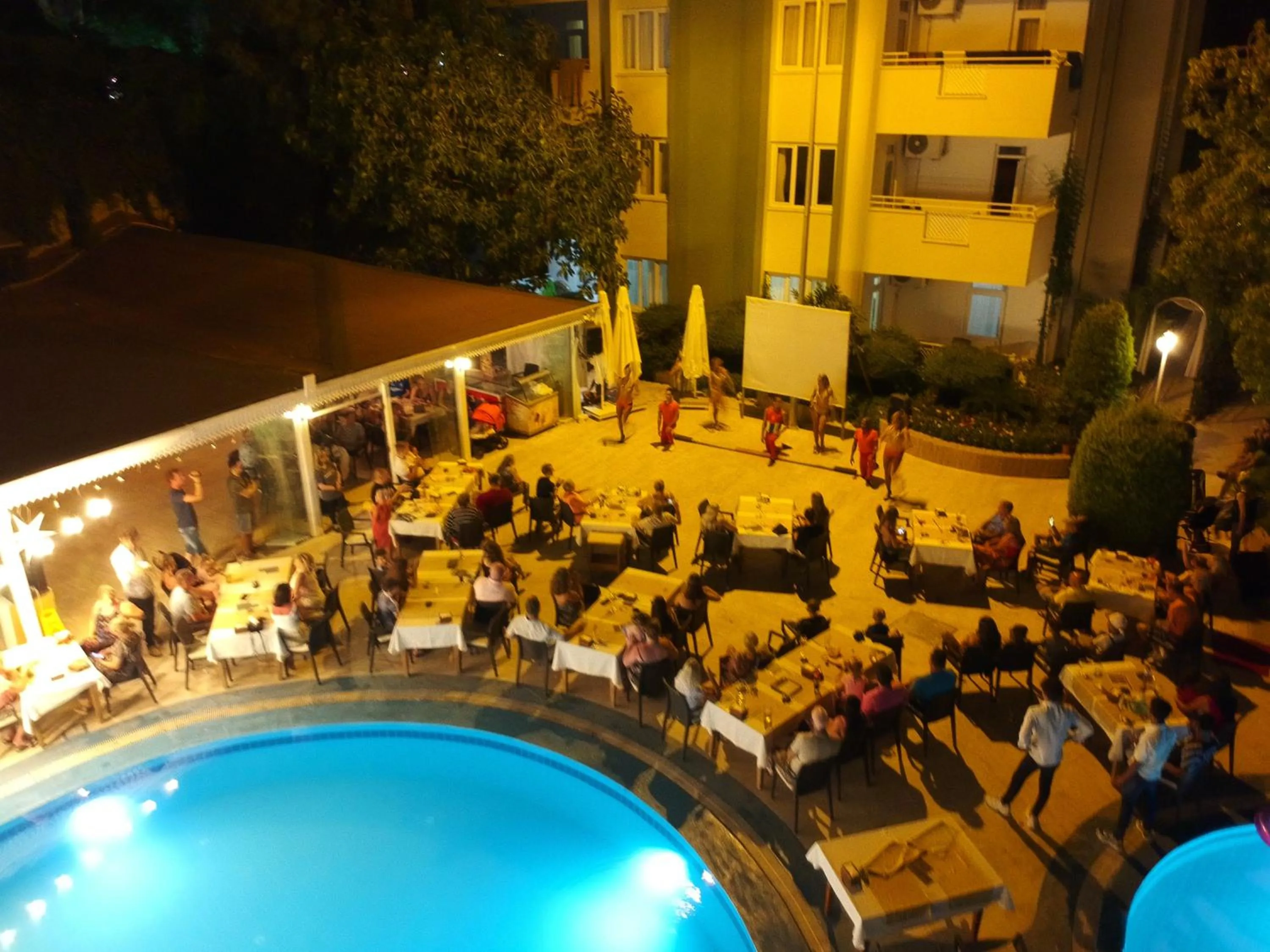 Restaurant/places to eat in Melissa Garden Apart Hotel