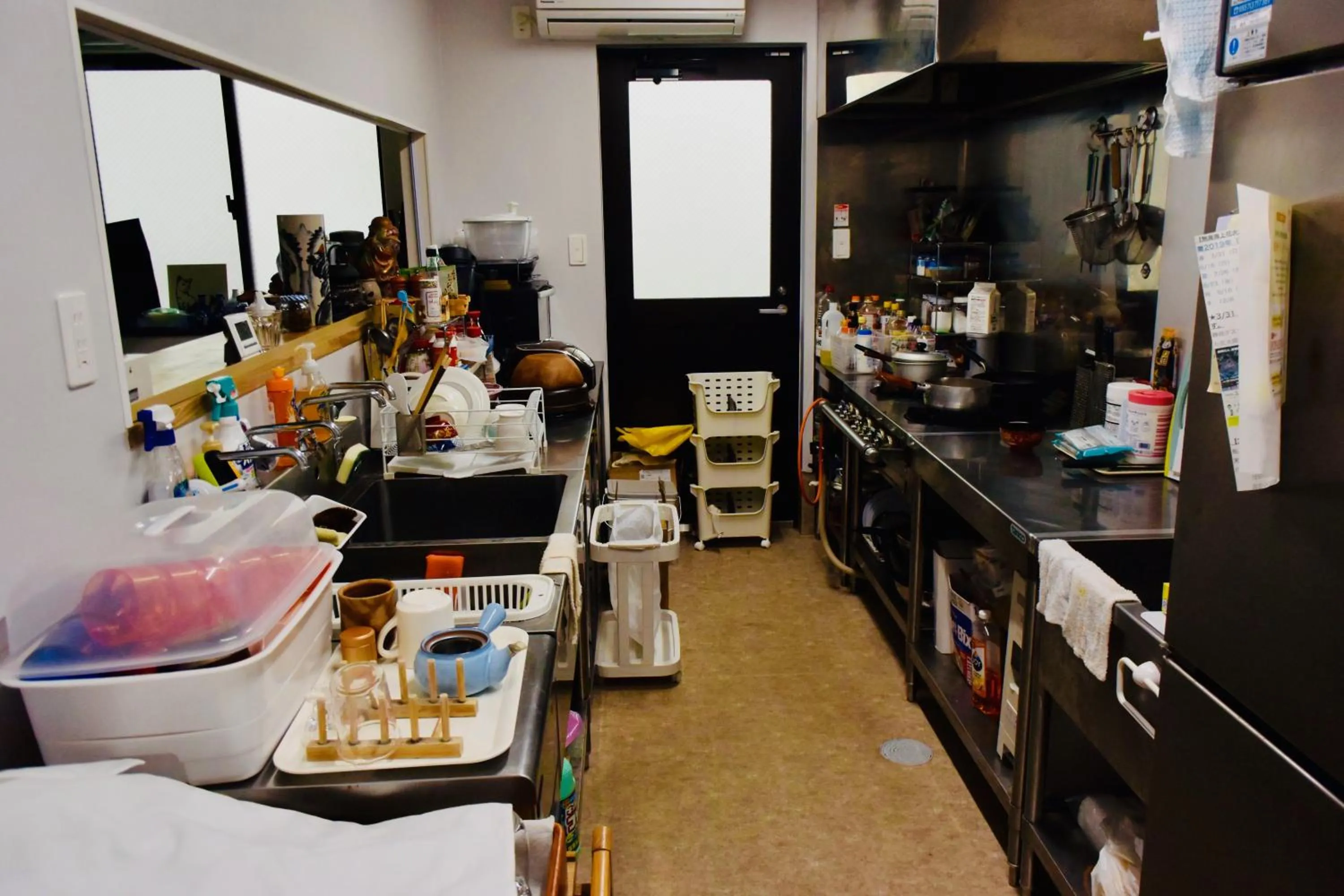 Communal kitchen in Izu Kansya