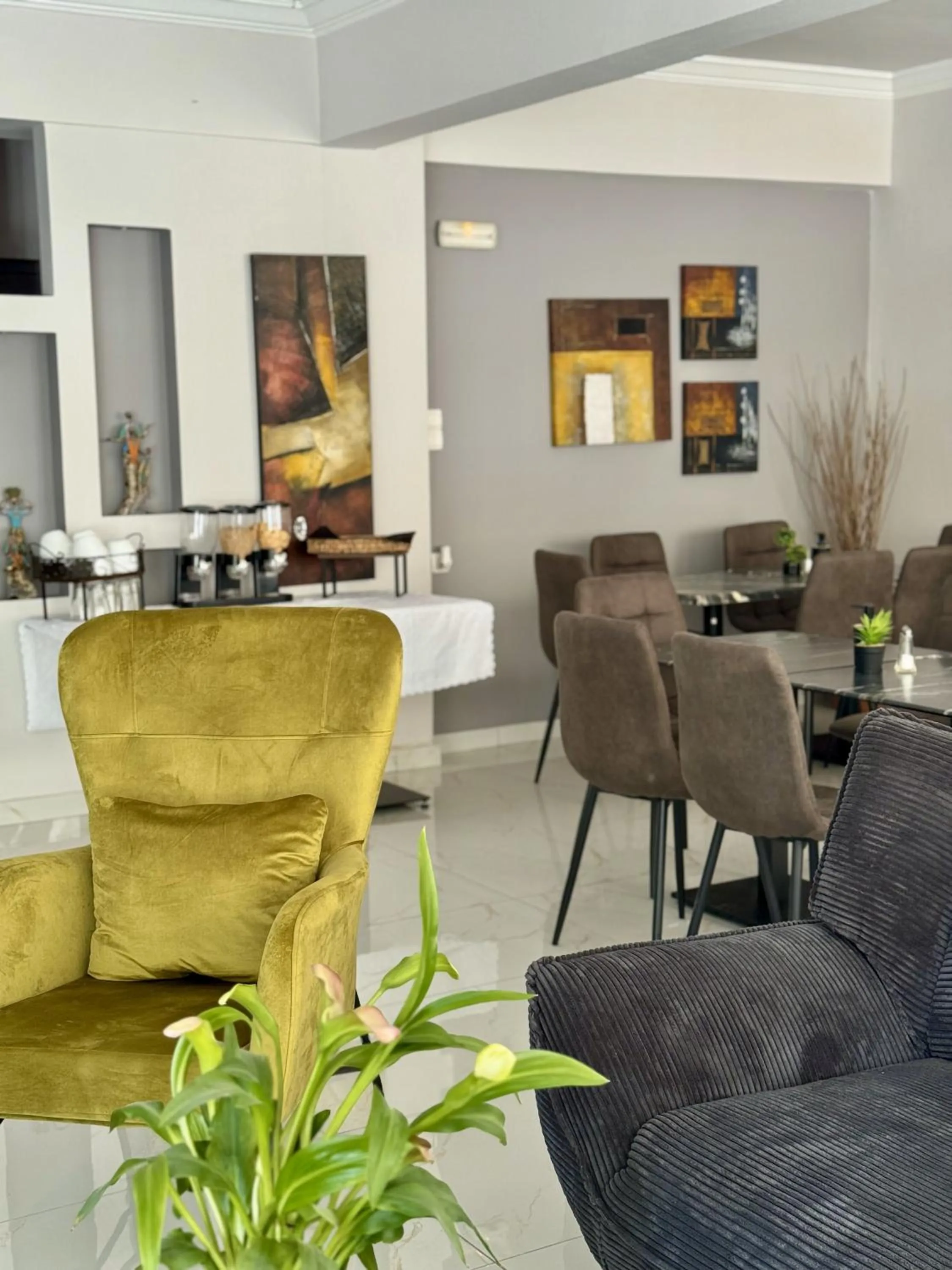 Seating area in Posidon Studios