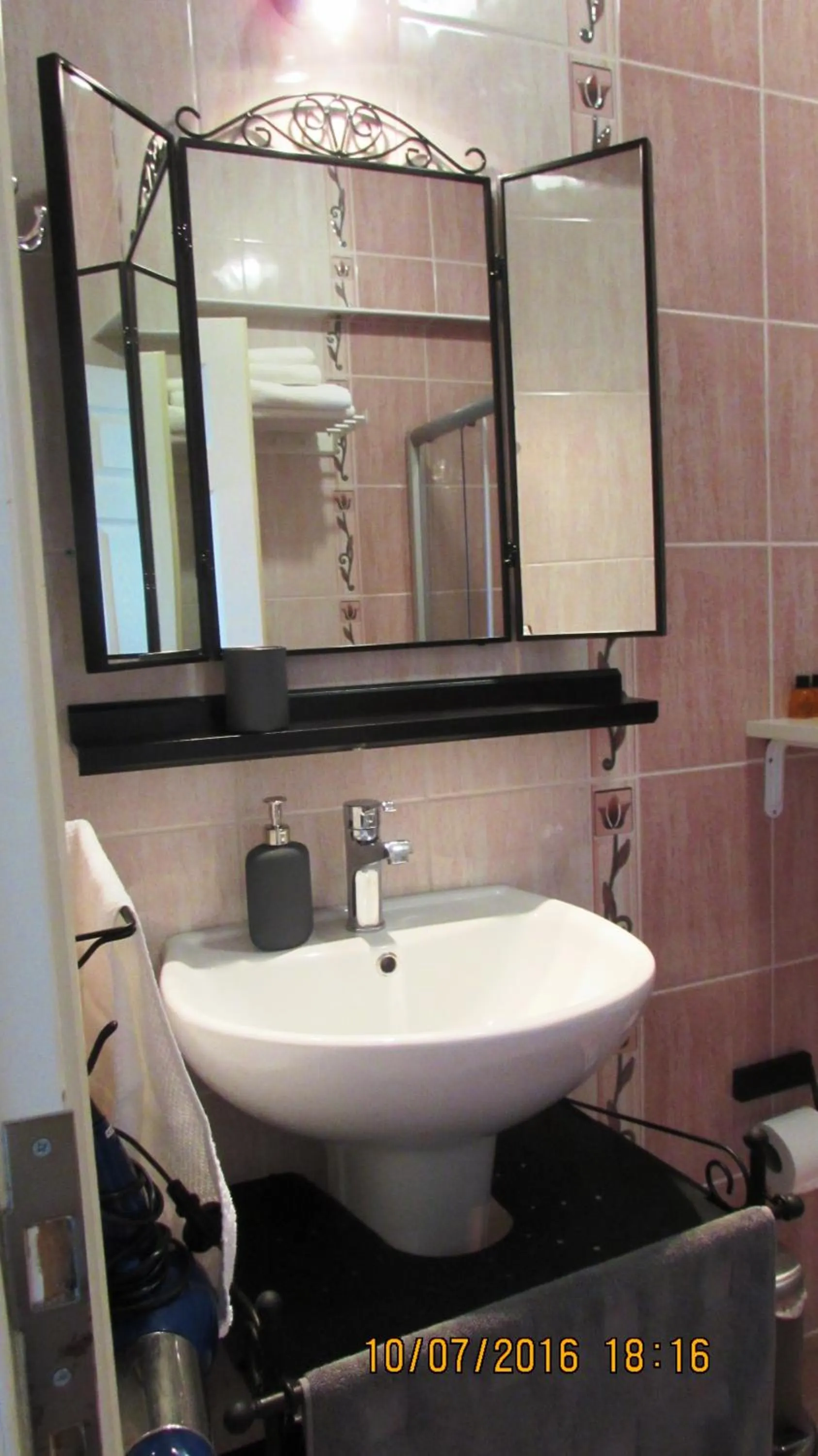 Bathroom in Ege Han Hotel