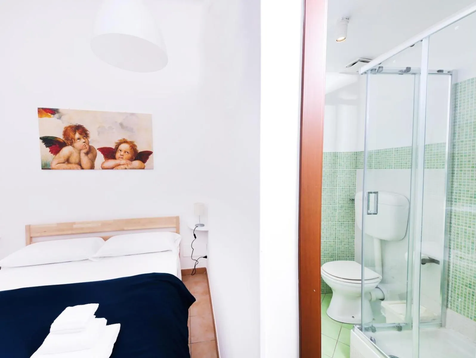 Shower in Cielo Vaticano Guest House