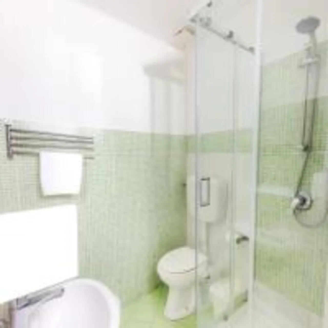 Shower in Cielo Vaticano Guest House