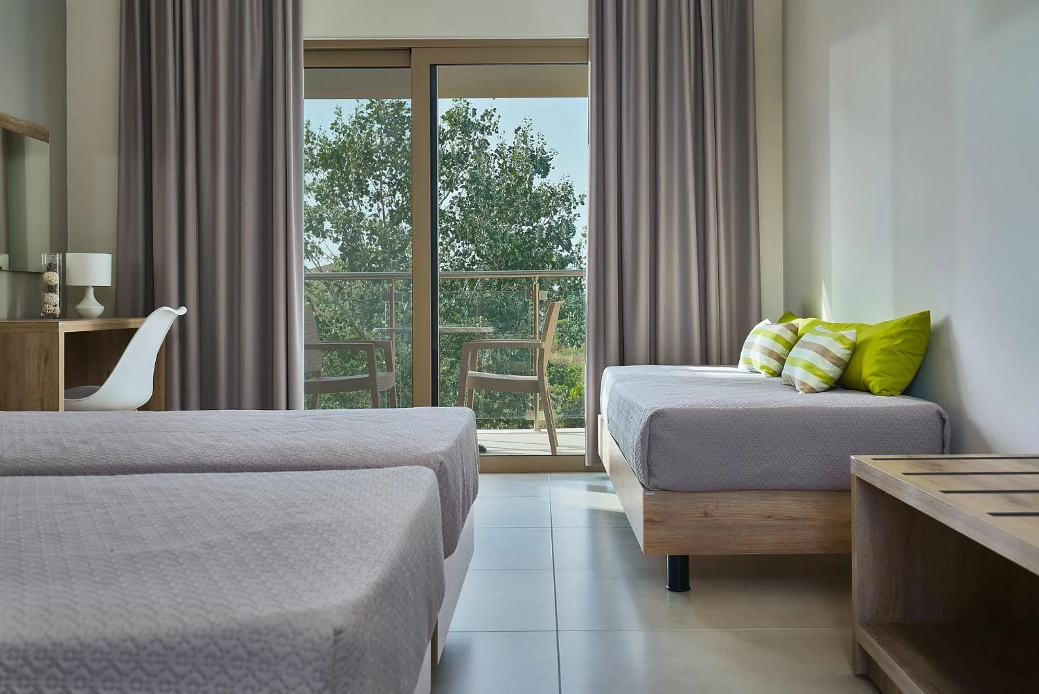 Photo of the whole room, Bed in Grapevines Hotel