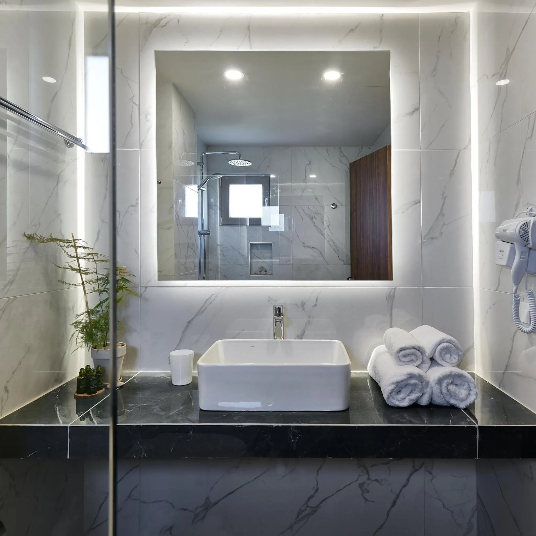 Bathroom in Grapevines Hotel