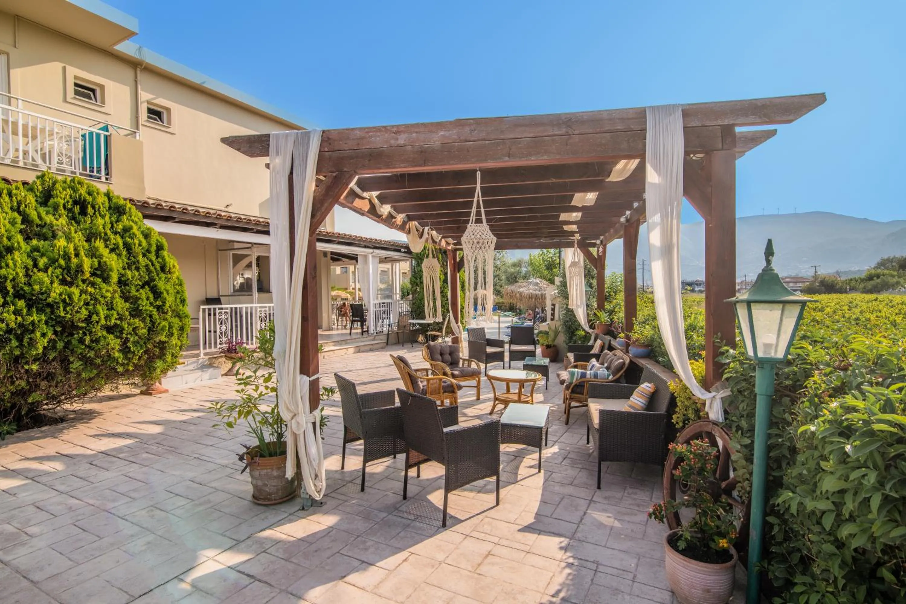 Patio in Grapevines Hotel