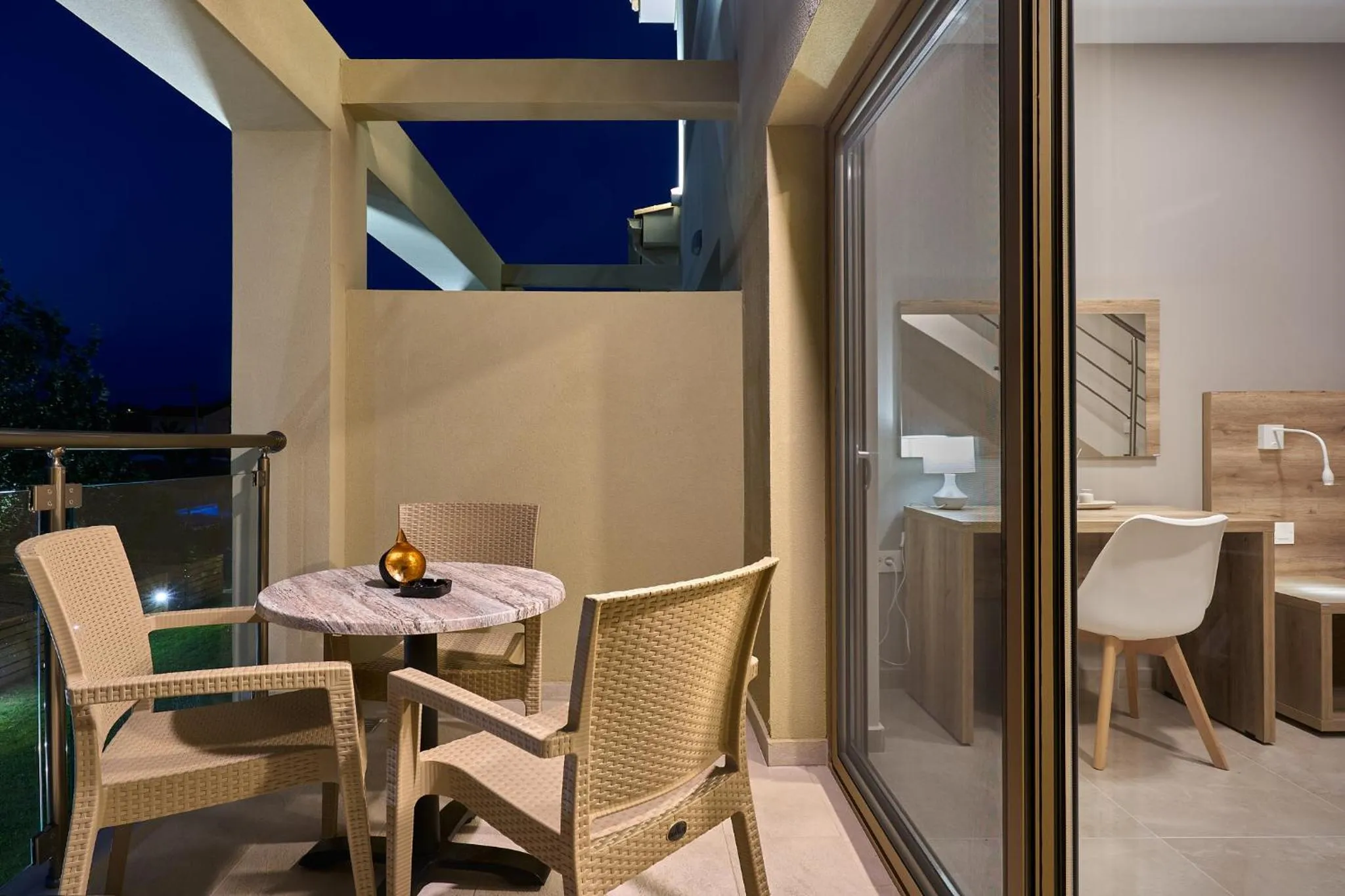 Patio in Grapevines Hotel