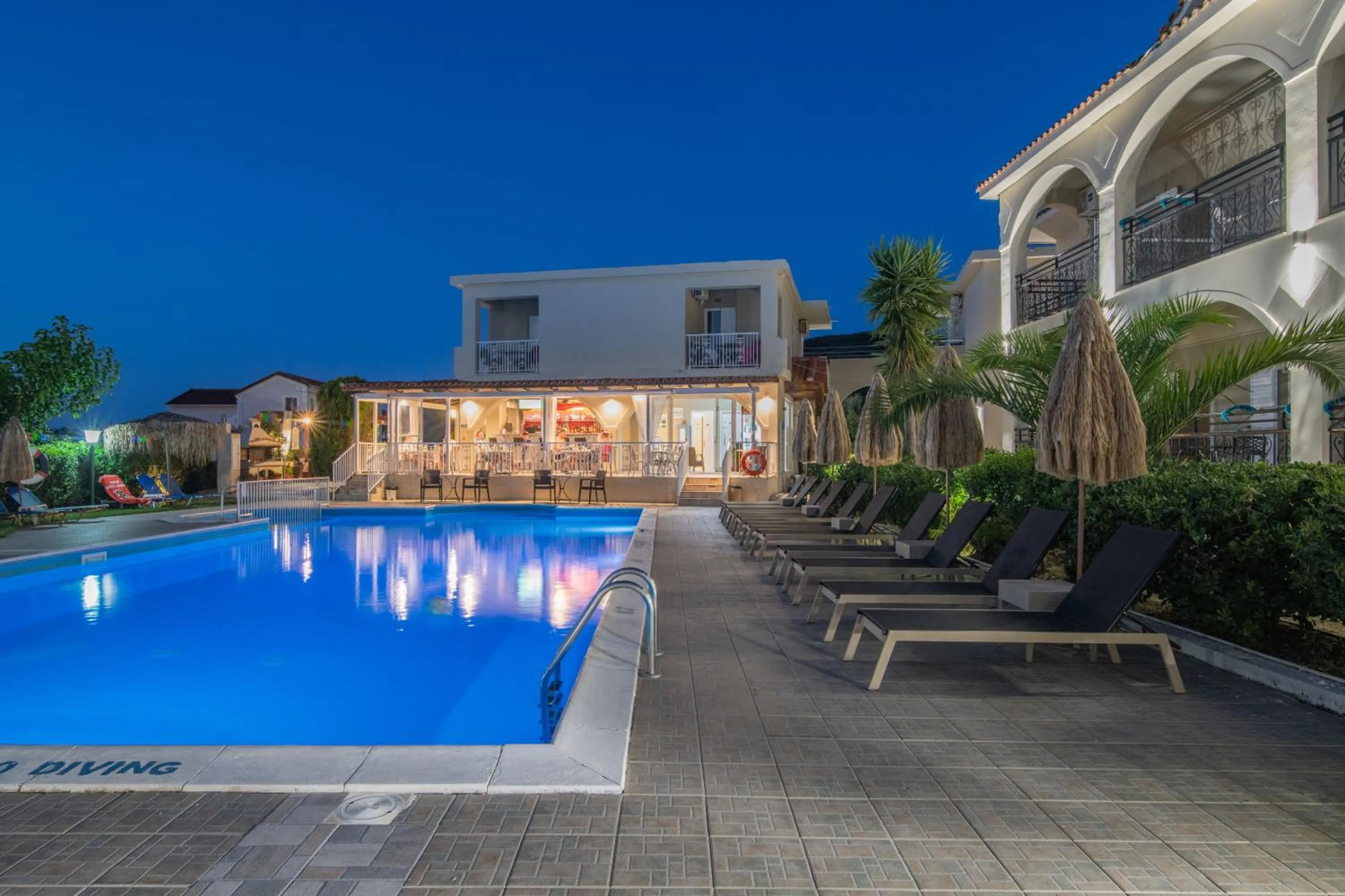 Swimming pool in Grapevines Hotel