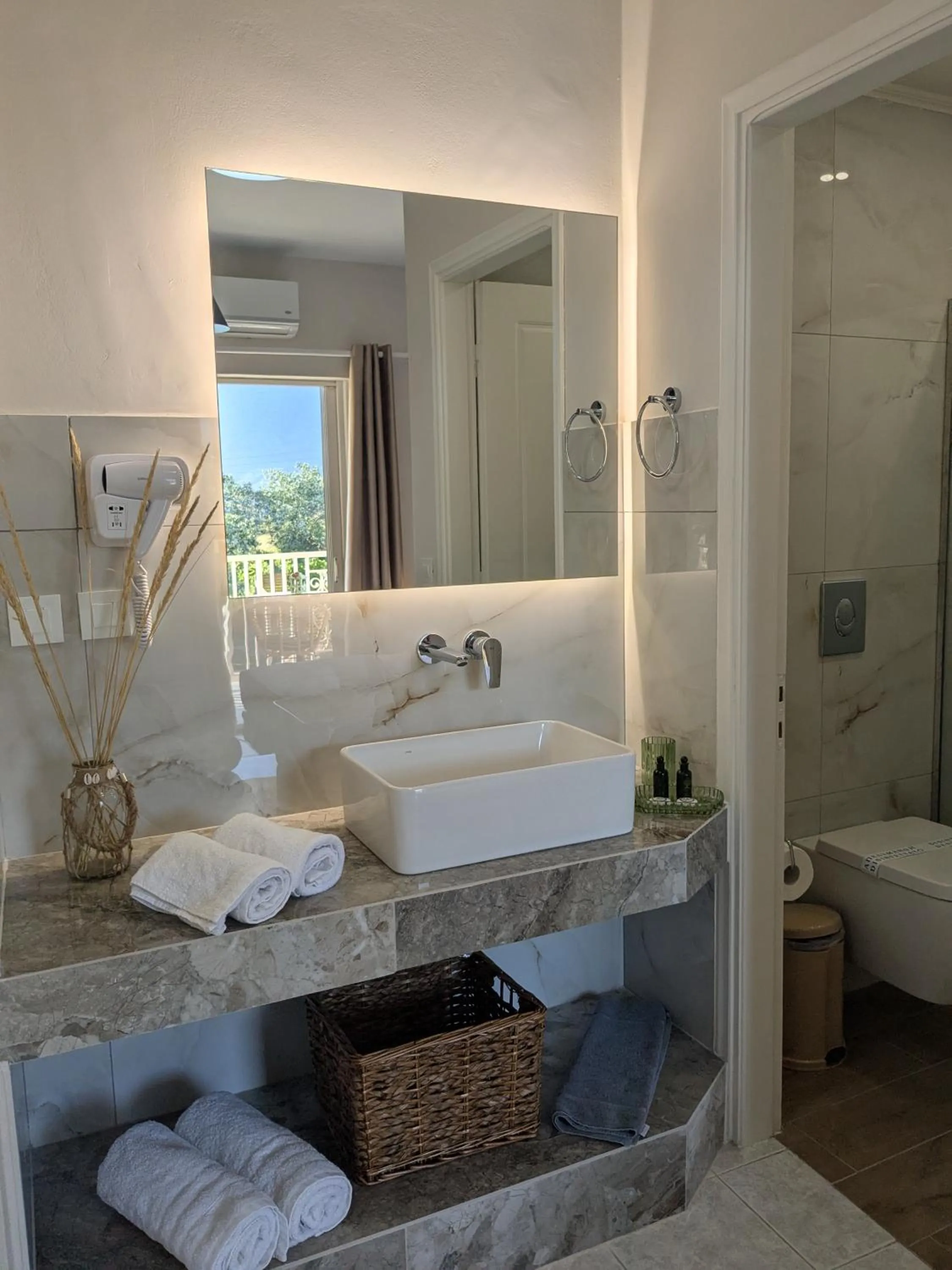 Bathroom in Grapevines Hotel