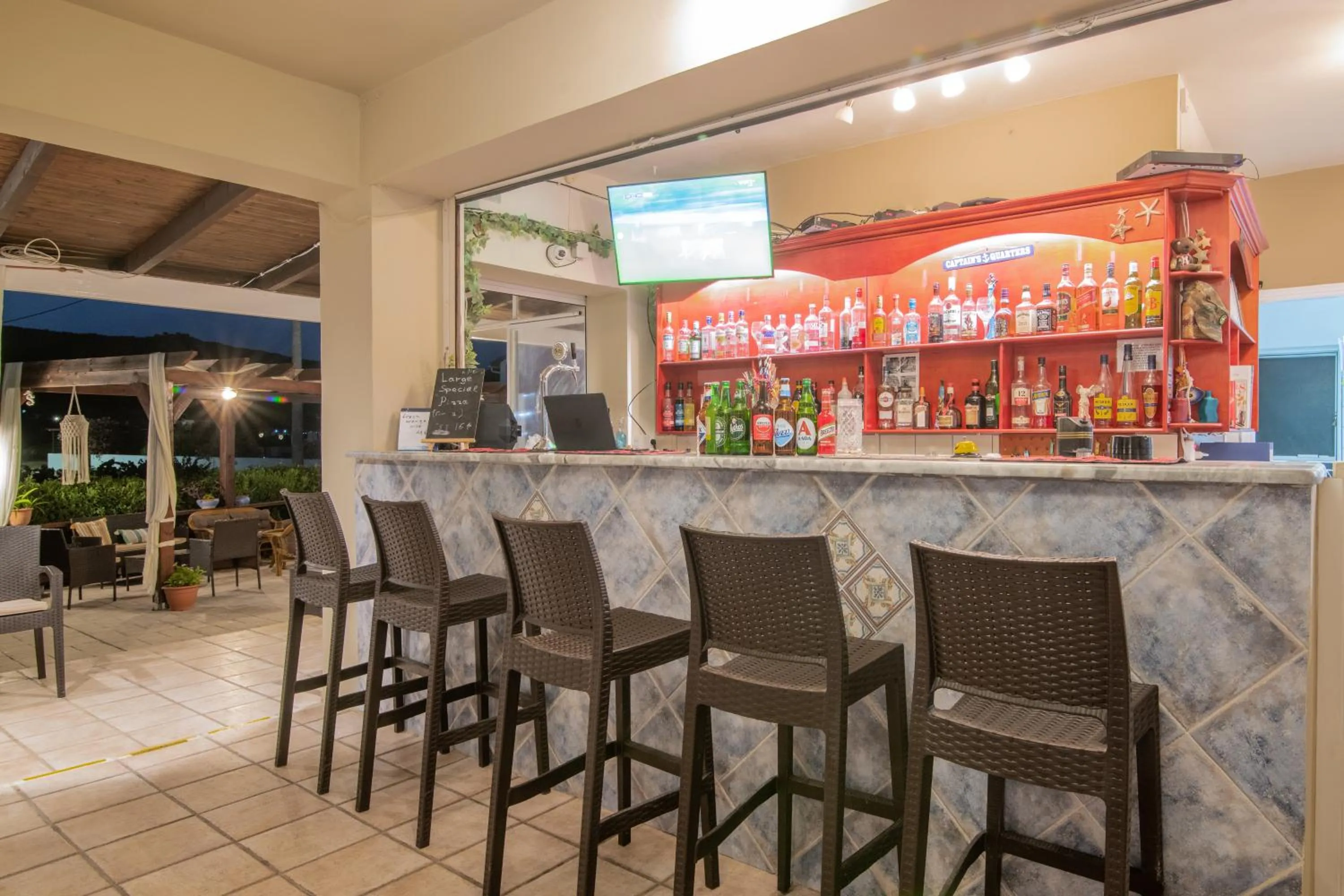 Restaurant/places to eat in Grapevines Hotel