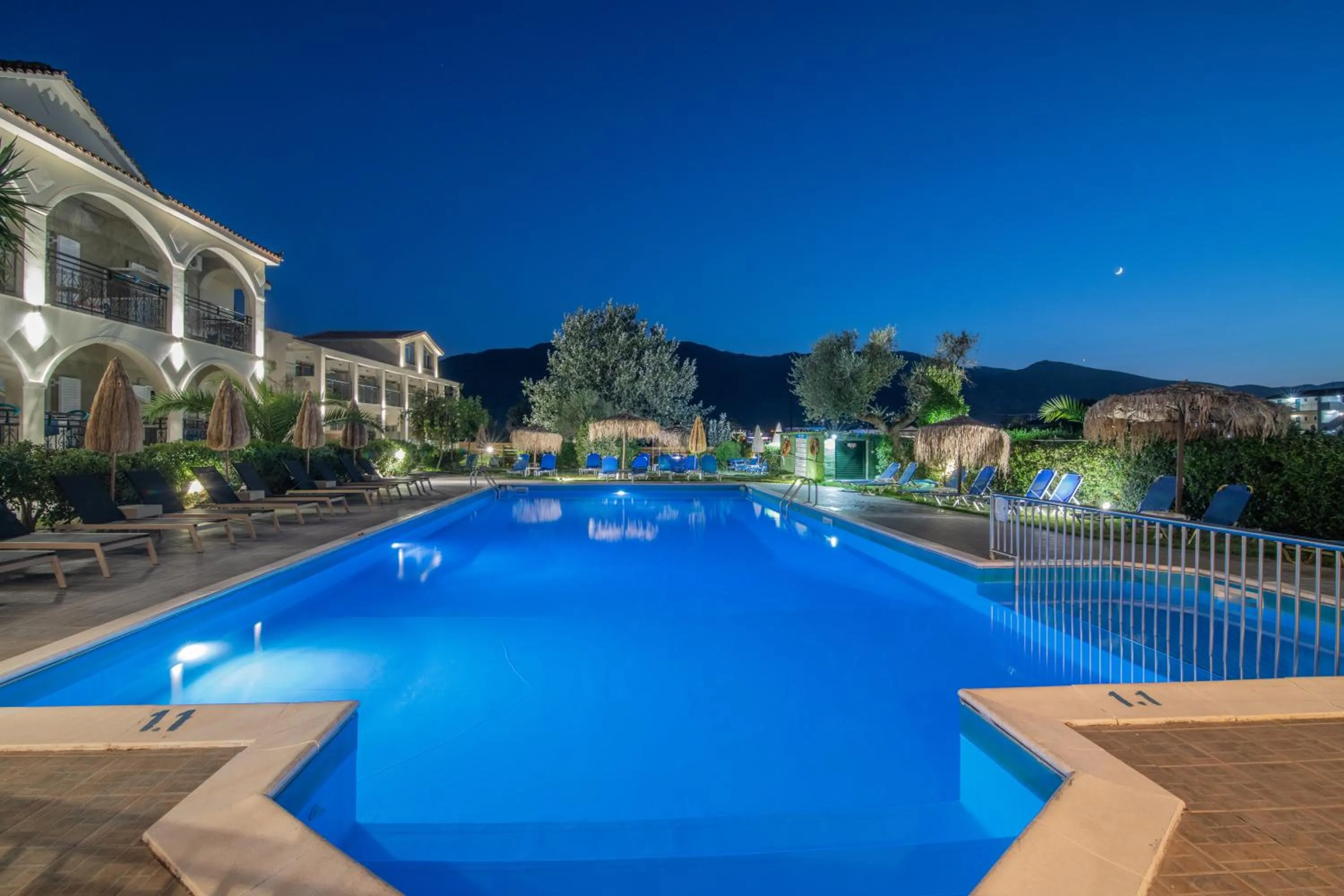 Pool view in Grapevines Hotel