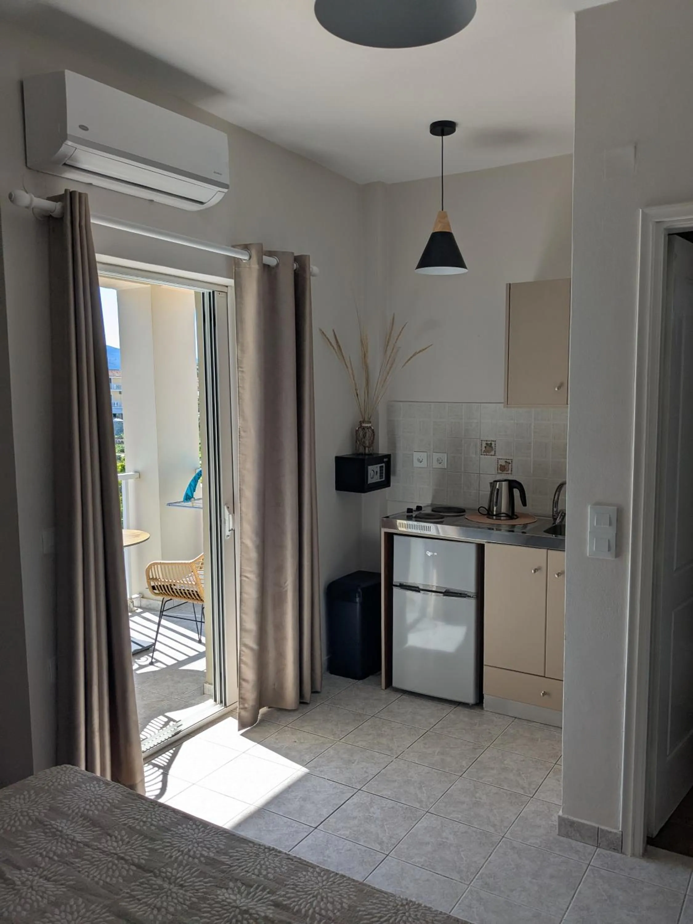 Photo of the whole room in Grapevines Hotel