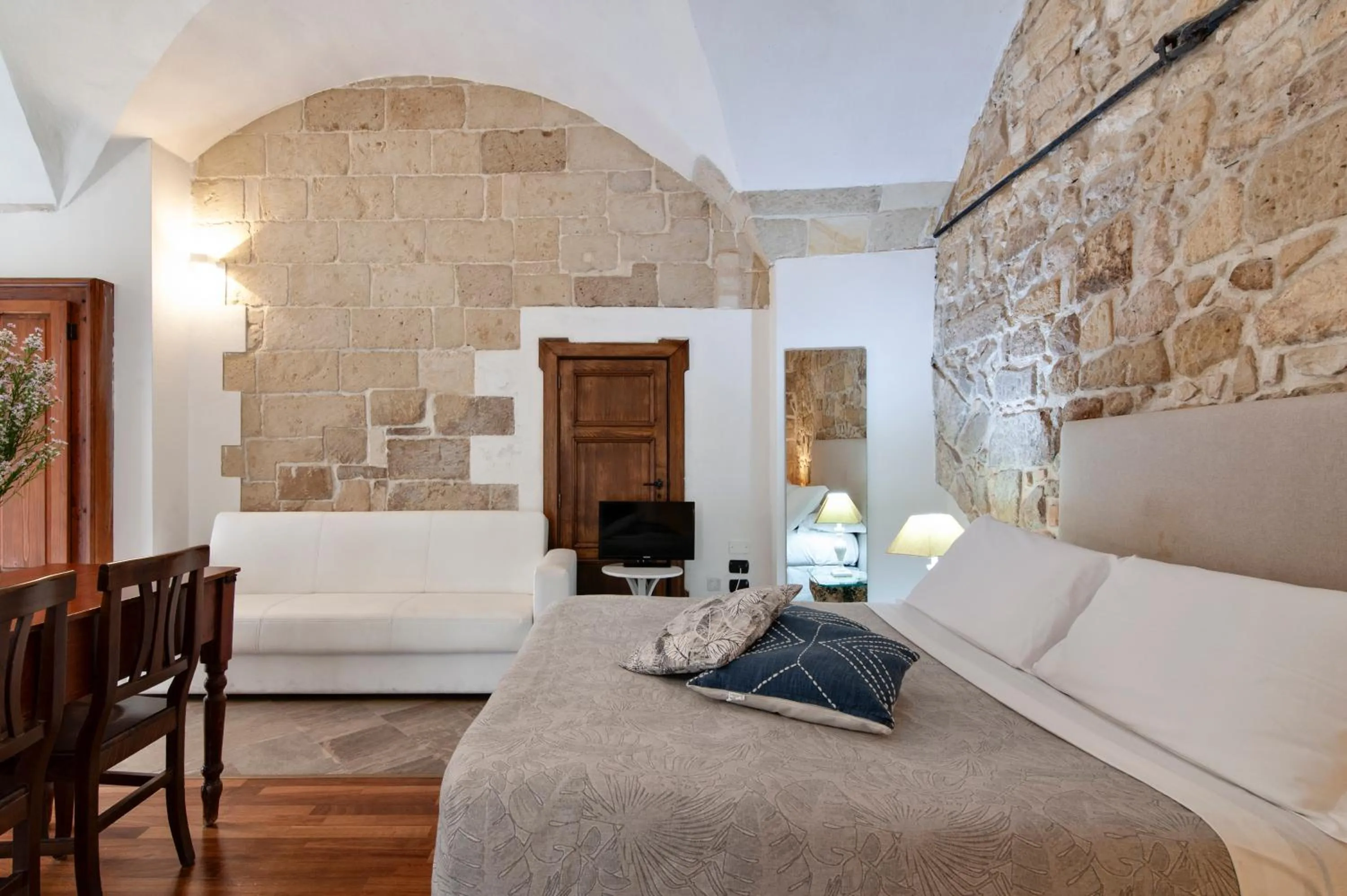 Photo of the whole room, Bed in Chiesa Greca Suites - Lecce Selection