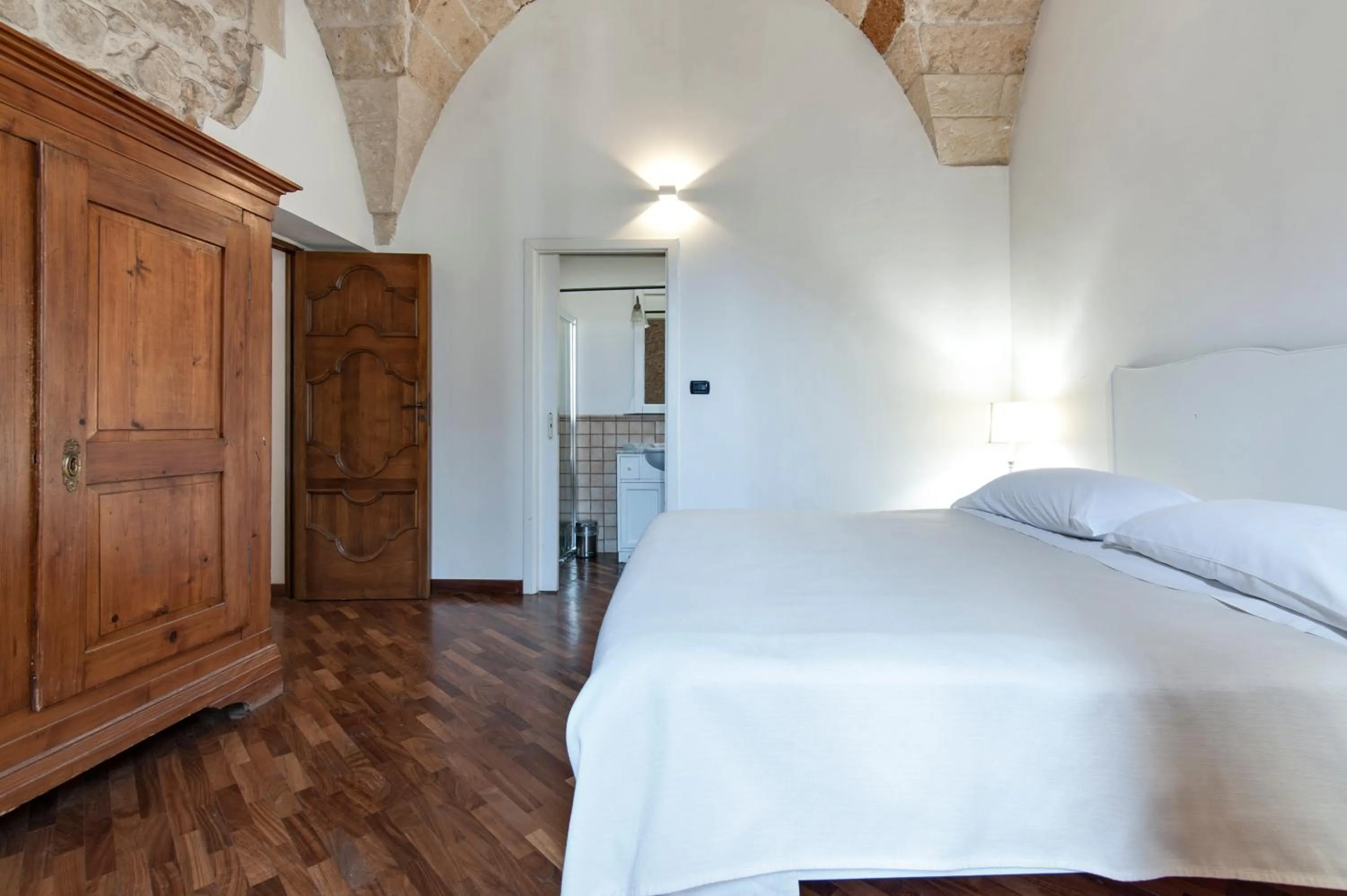 Photo of the whole room, Bed in Chiesa Greca Suites - Lecce Selection