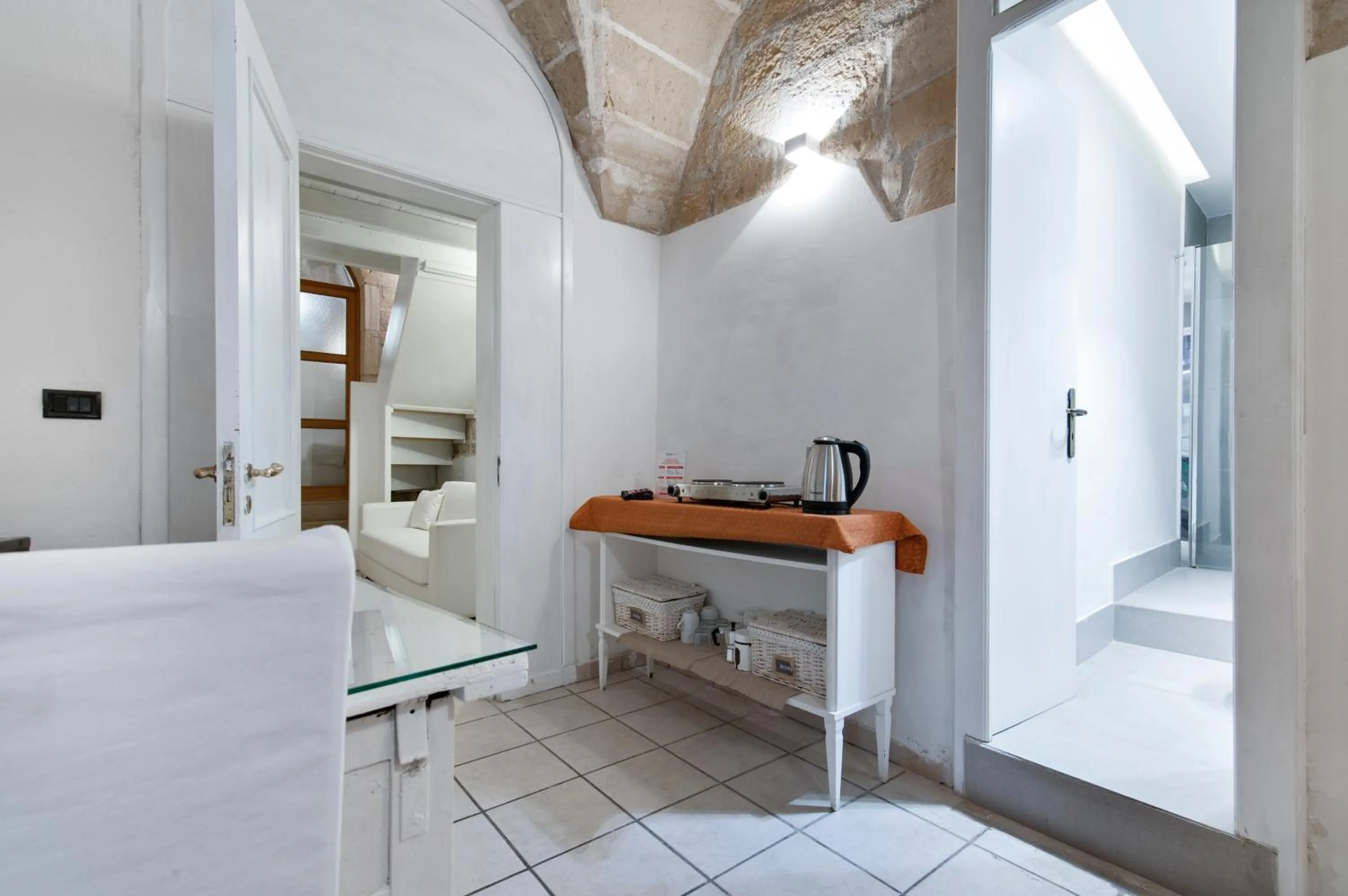 Kitchen or kitchenette, Bed in Chiesa Greca Suites - Lecce Selection