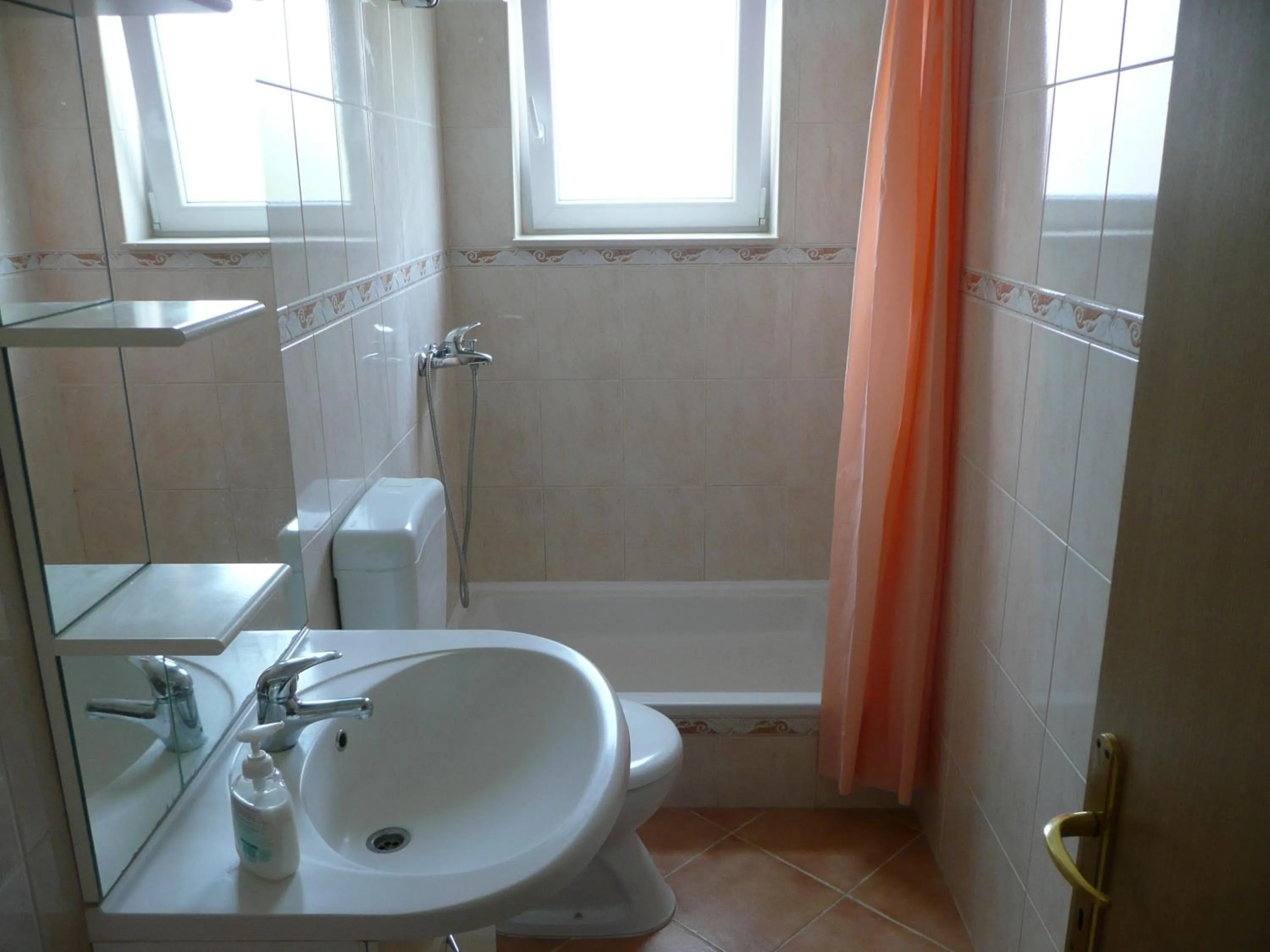 Shower in Apartments Toni, Borik