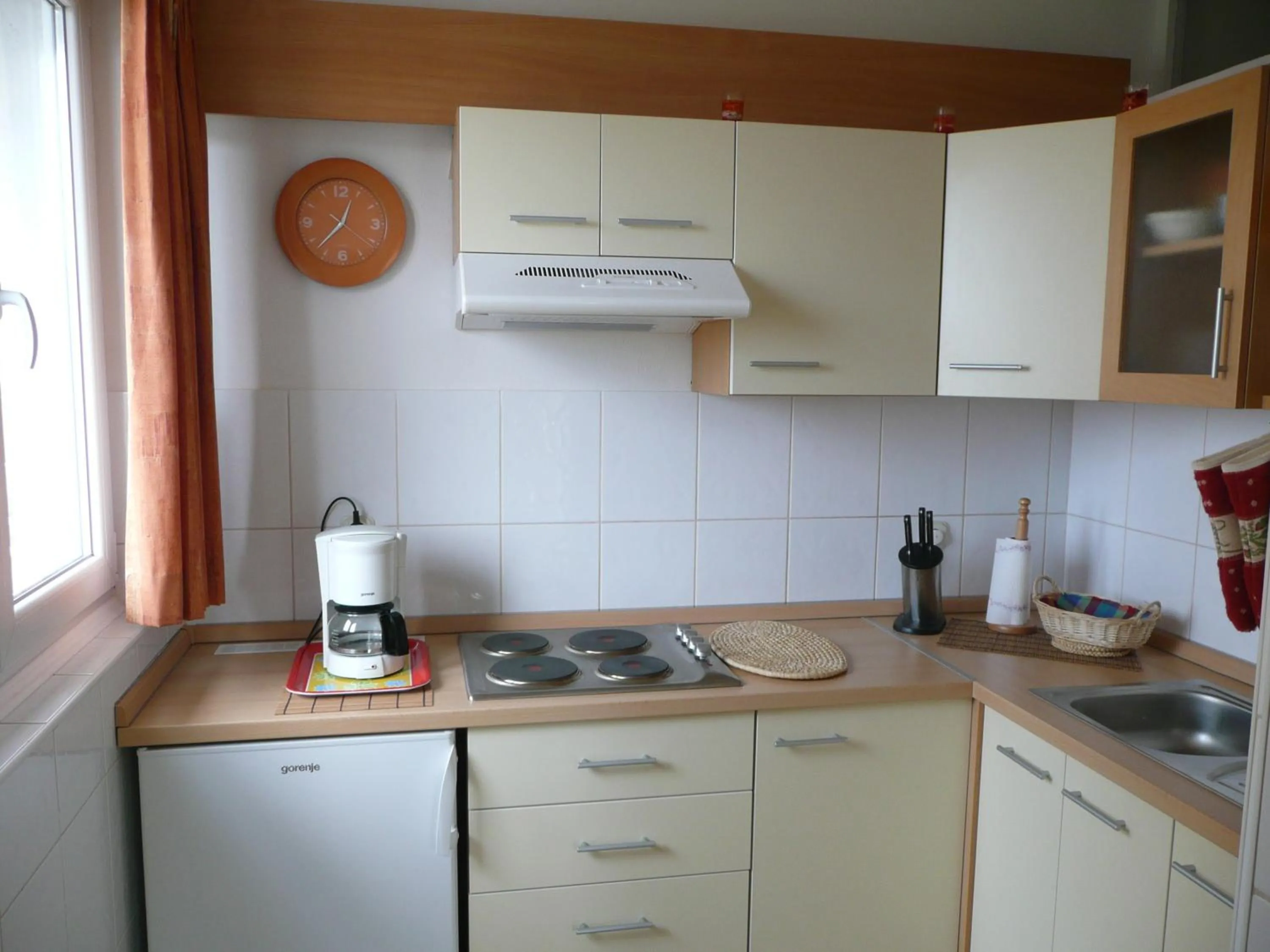 Coffee/tea facilities in Apartments Toni, Borik