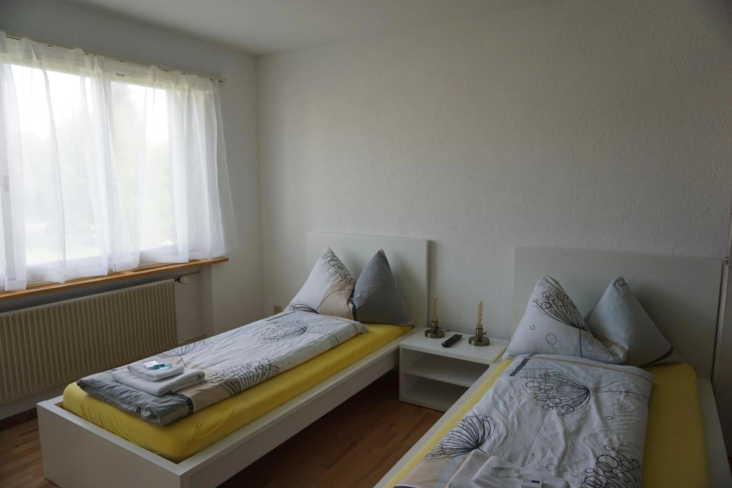 Photo of the whole room in good bed wynau