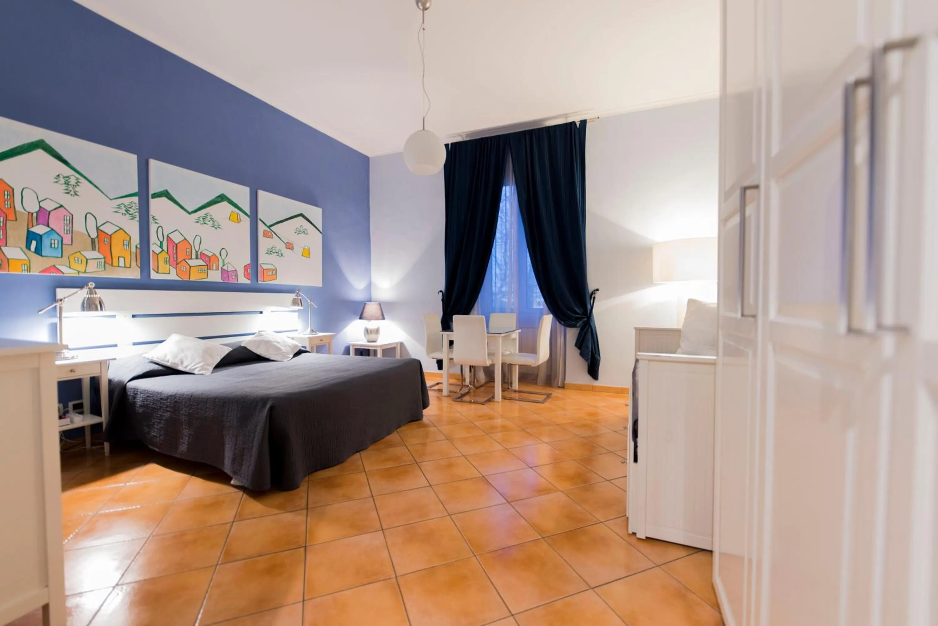 Photo of the whole room, Bed in QuodLibet