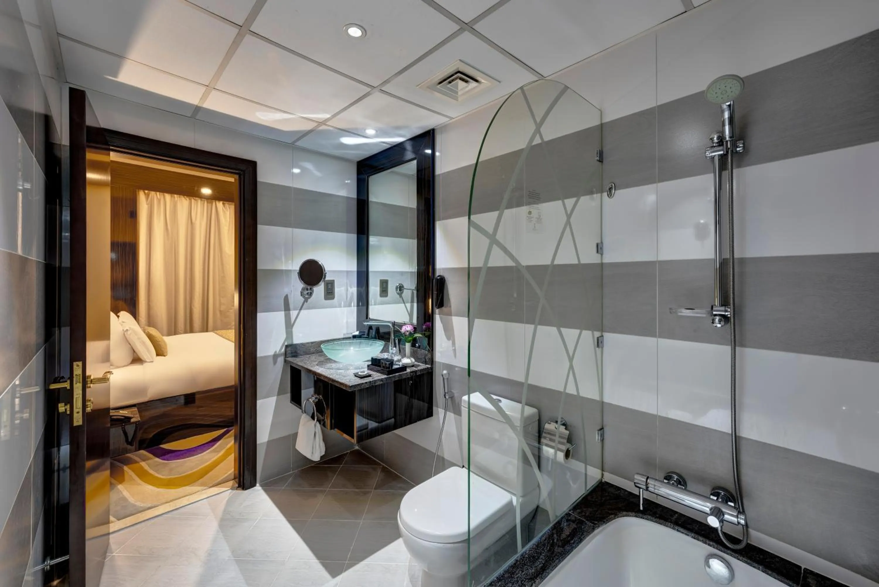 Bathroom, Bed in Gevora Hotel