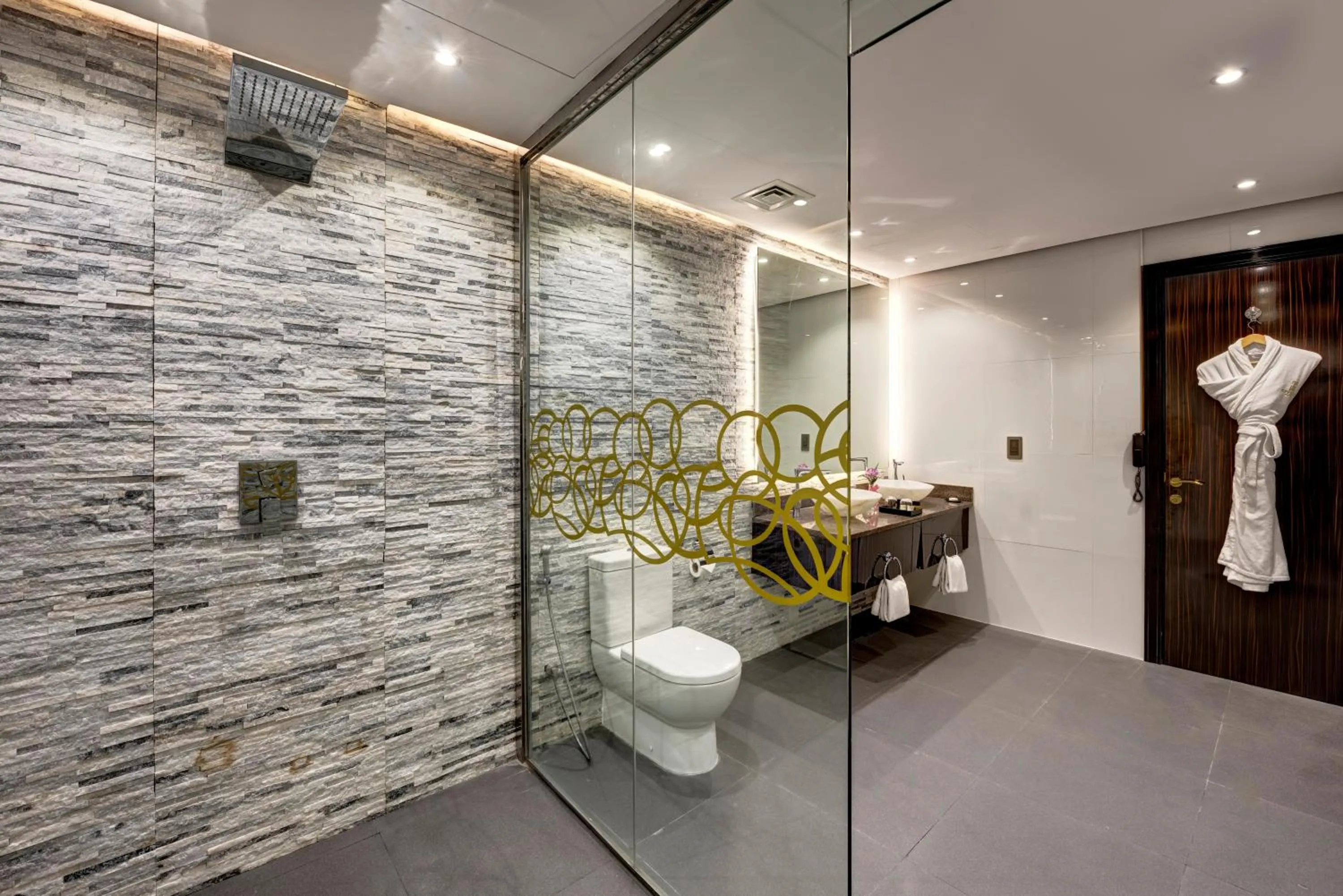 Toilet in Gevora Hotel