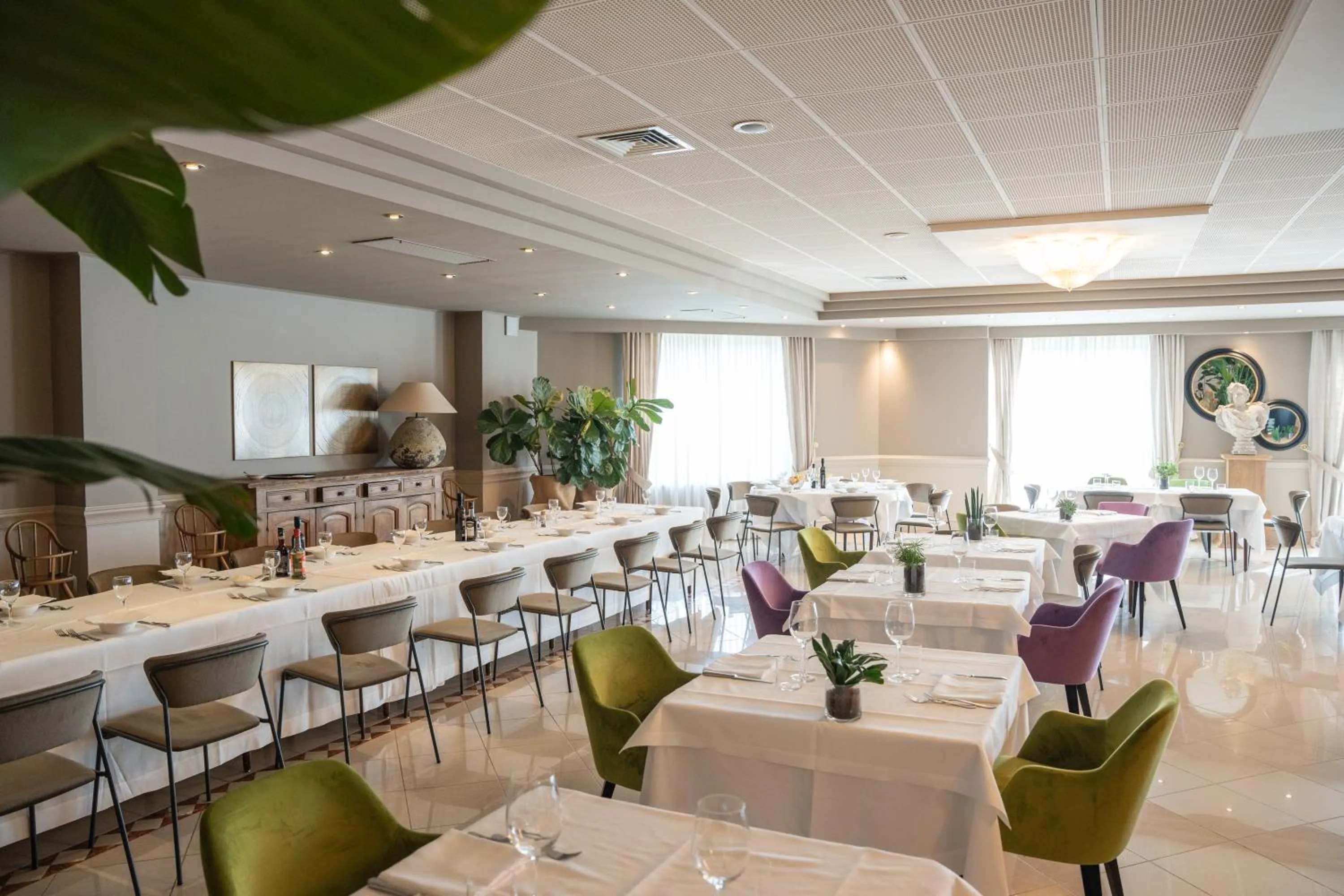 Restaurant/places to eat in Hotel Touring