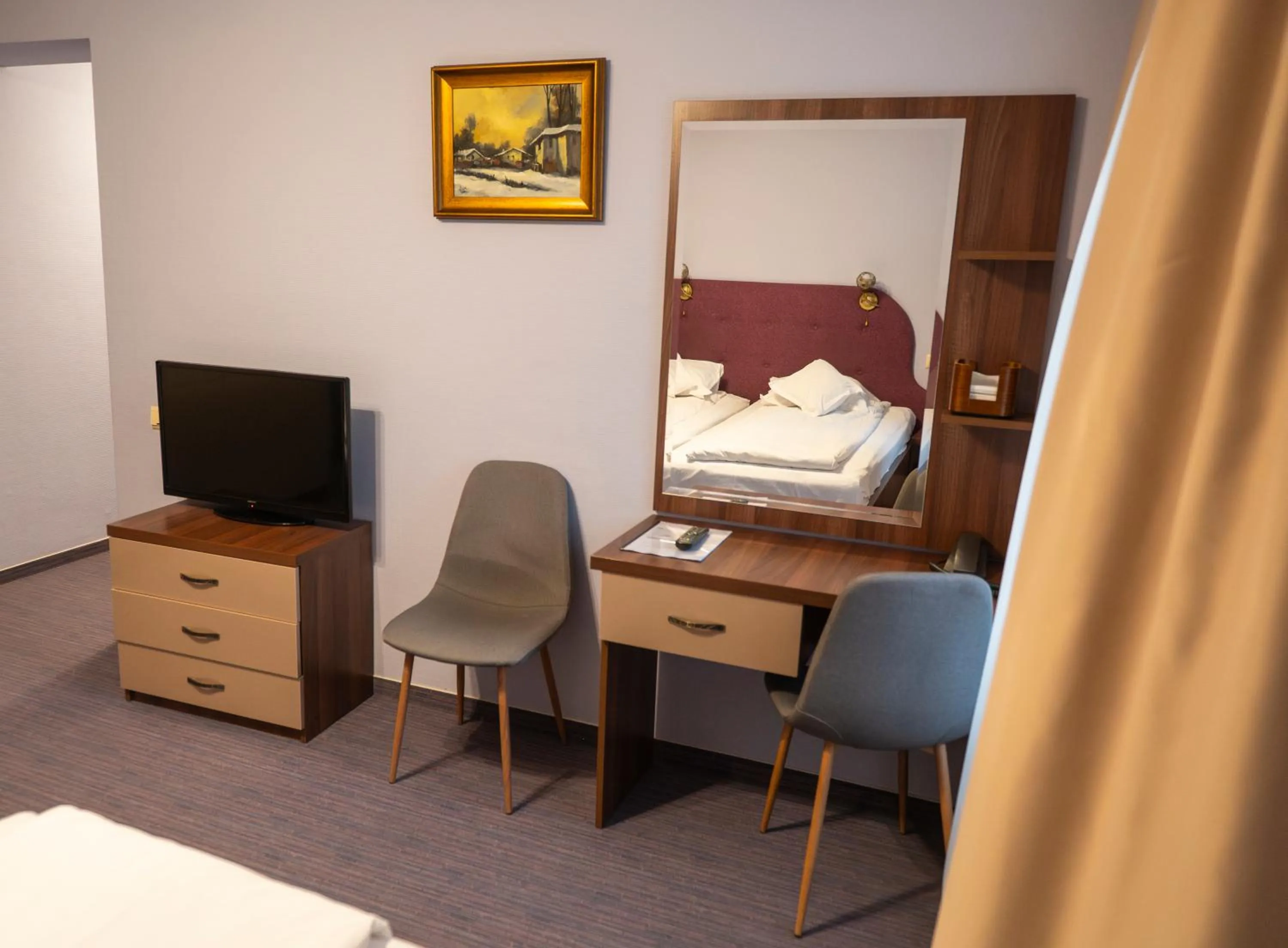 Photo of the whole room, Bed in Conacul Domnesc