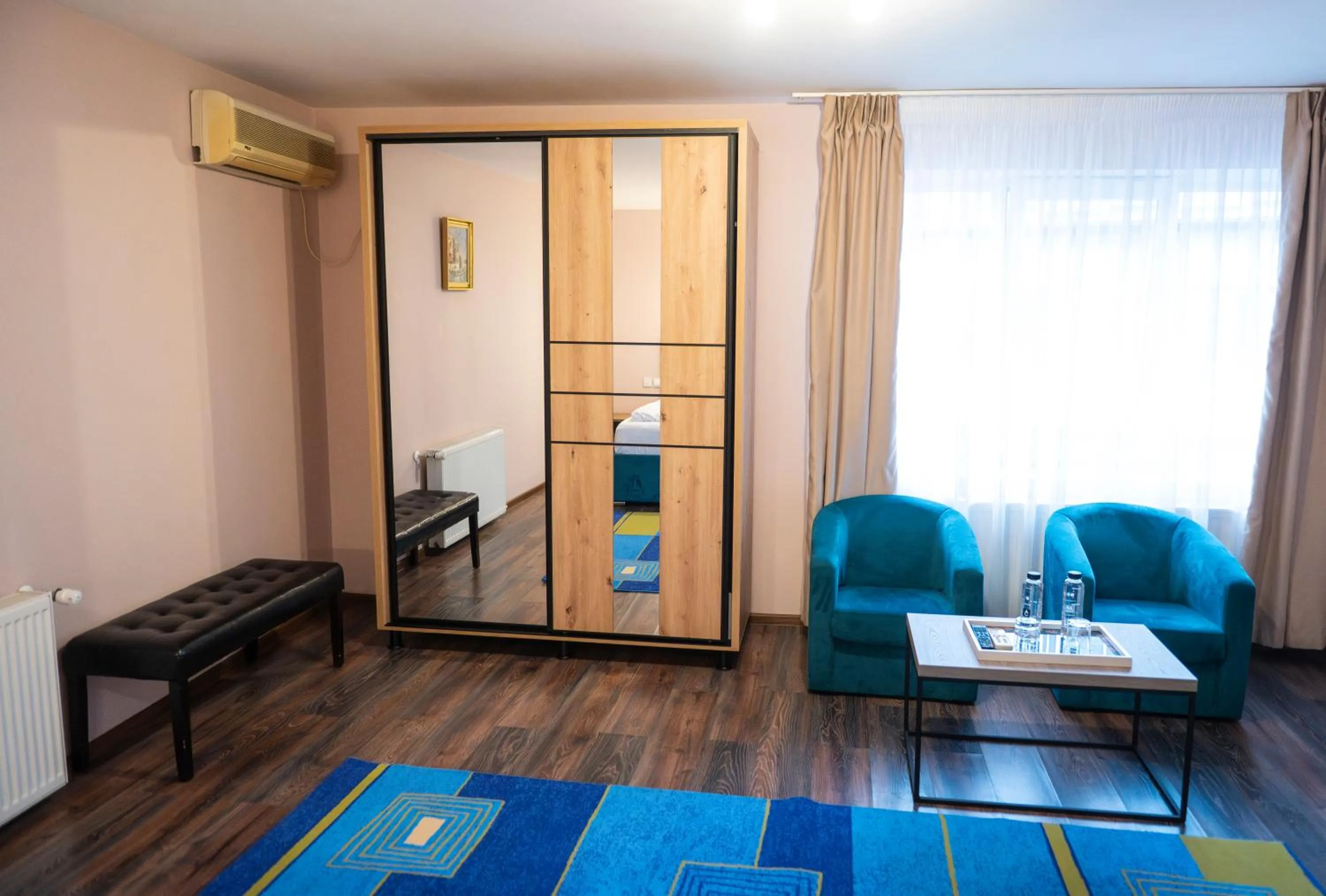 Photo of the whole room in Conacul Domnesc