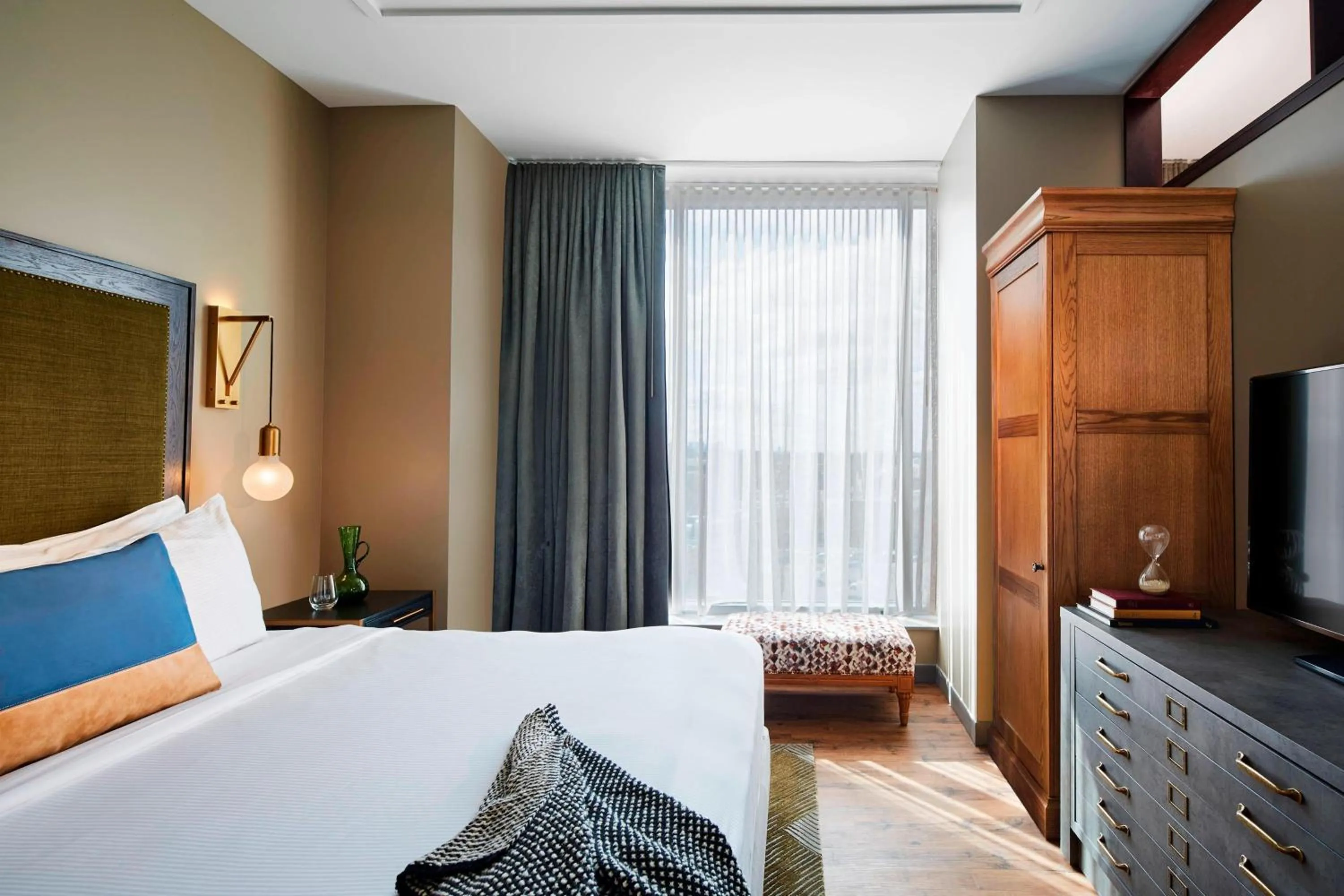 Bedroom, Bed in Hotel Zachary, Chicago, a Tribute Portfolio Hotel