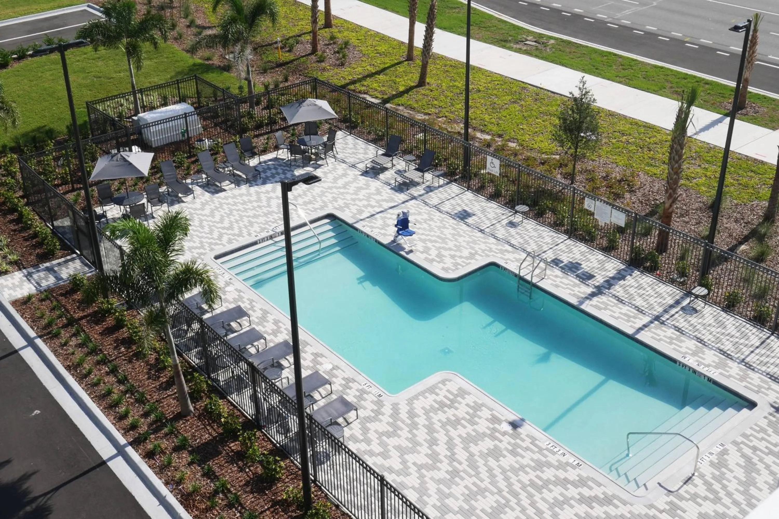 Swimming pool in Fairfield Inn & Suites by Marriott Melbourne Viera Town Center