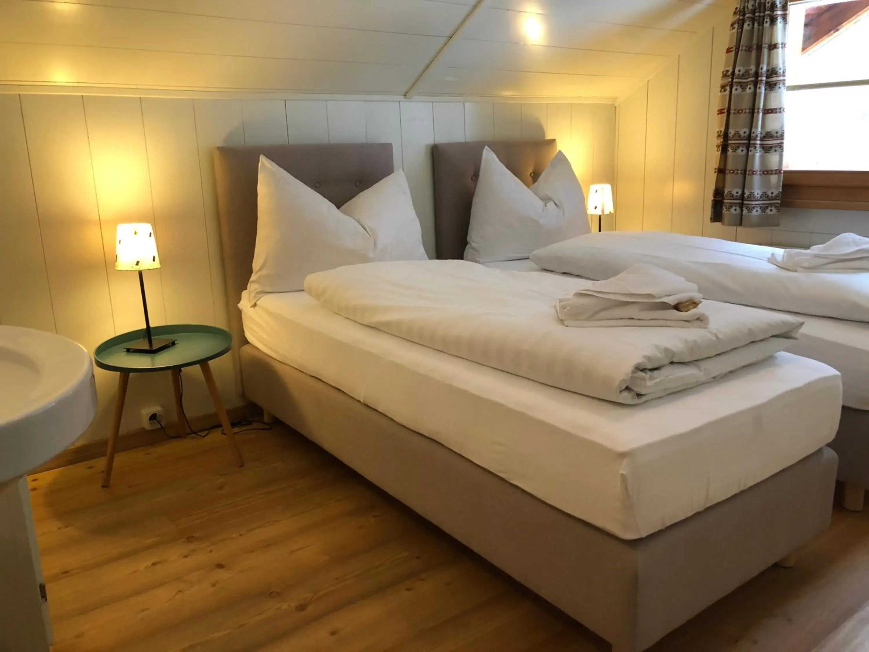 Twin Room with Shared Bathroom in Gasthaus Spinas Twin Room with Shared Bathroom in Gasthaus Spinas