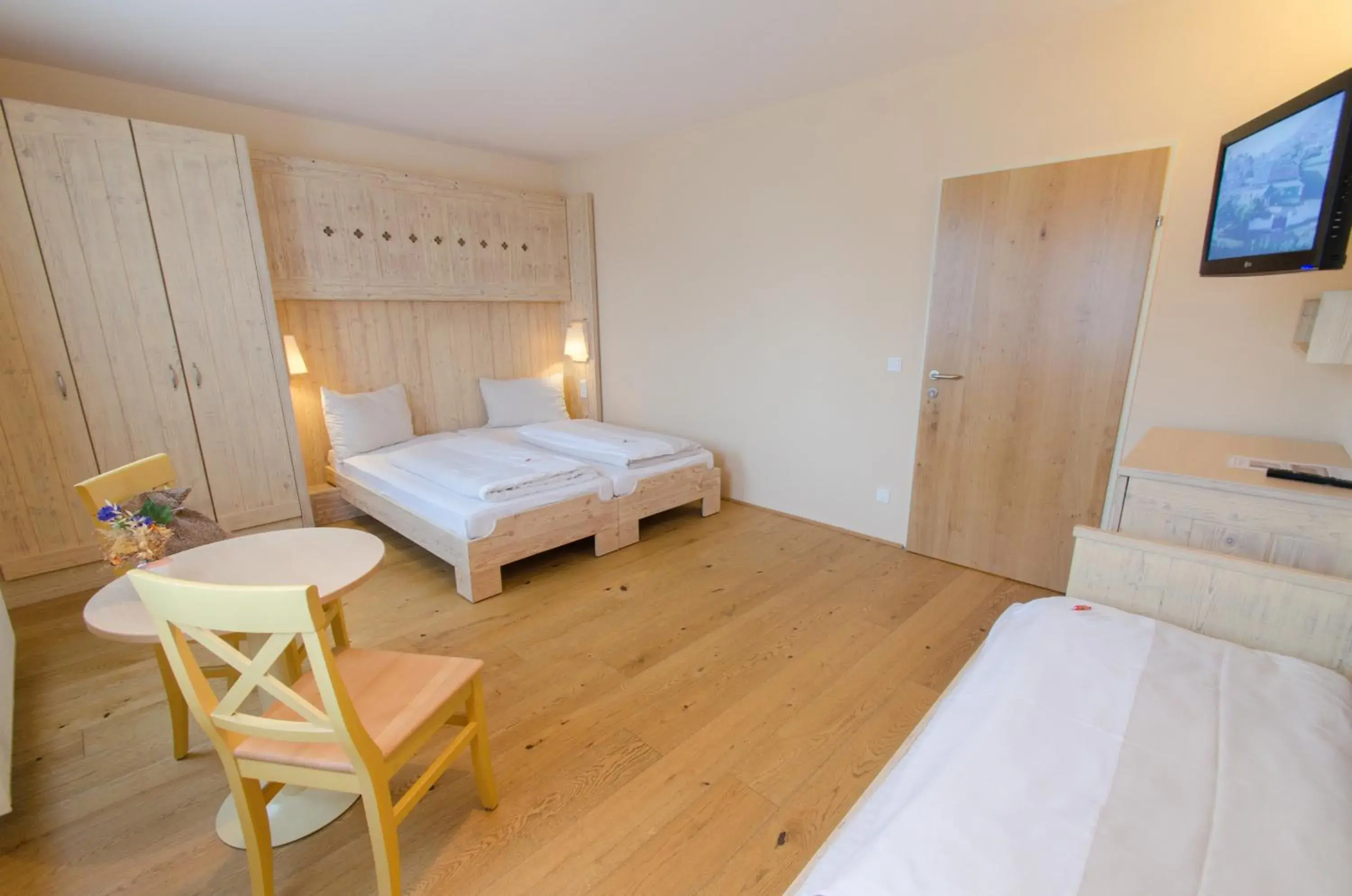 Family Room with 2 bedrooms in JUFA Hotel Weinviertel - Eselsmühle Family Room with 2 bedrooms in JUFA Hotel Weinviertel - Eselsmühle