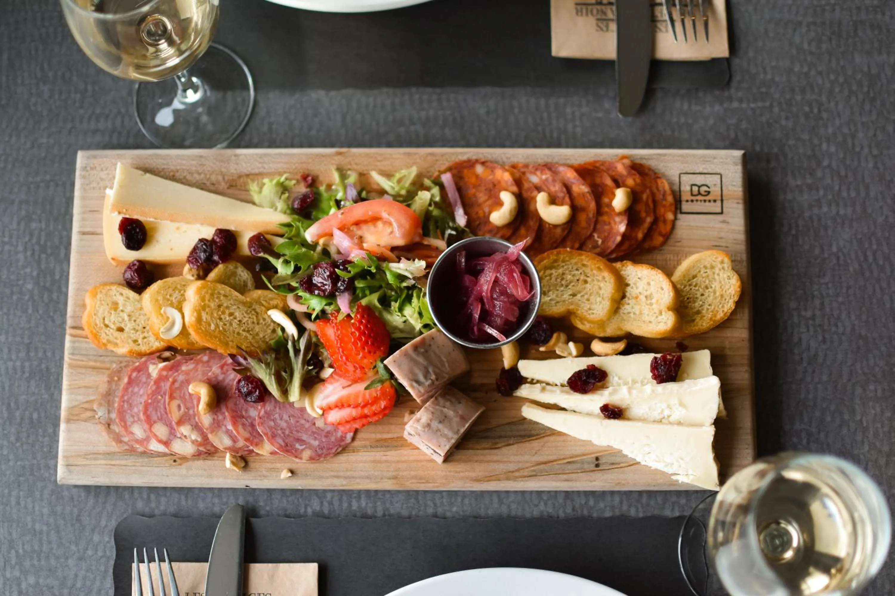 Restaurant/places to eat in Hôtel et Pavillons Le Petit Manoir du Casino