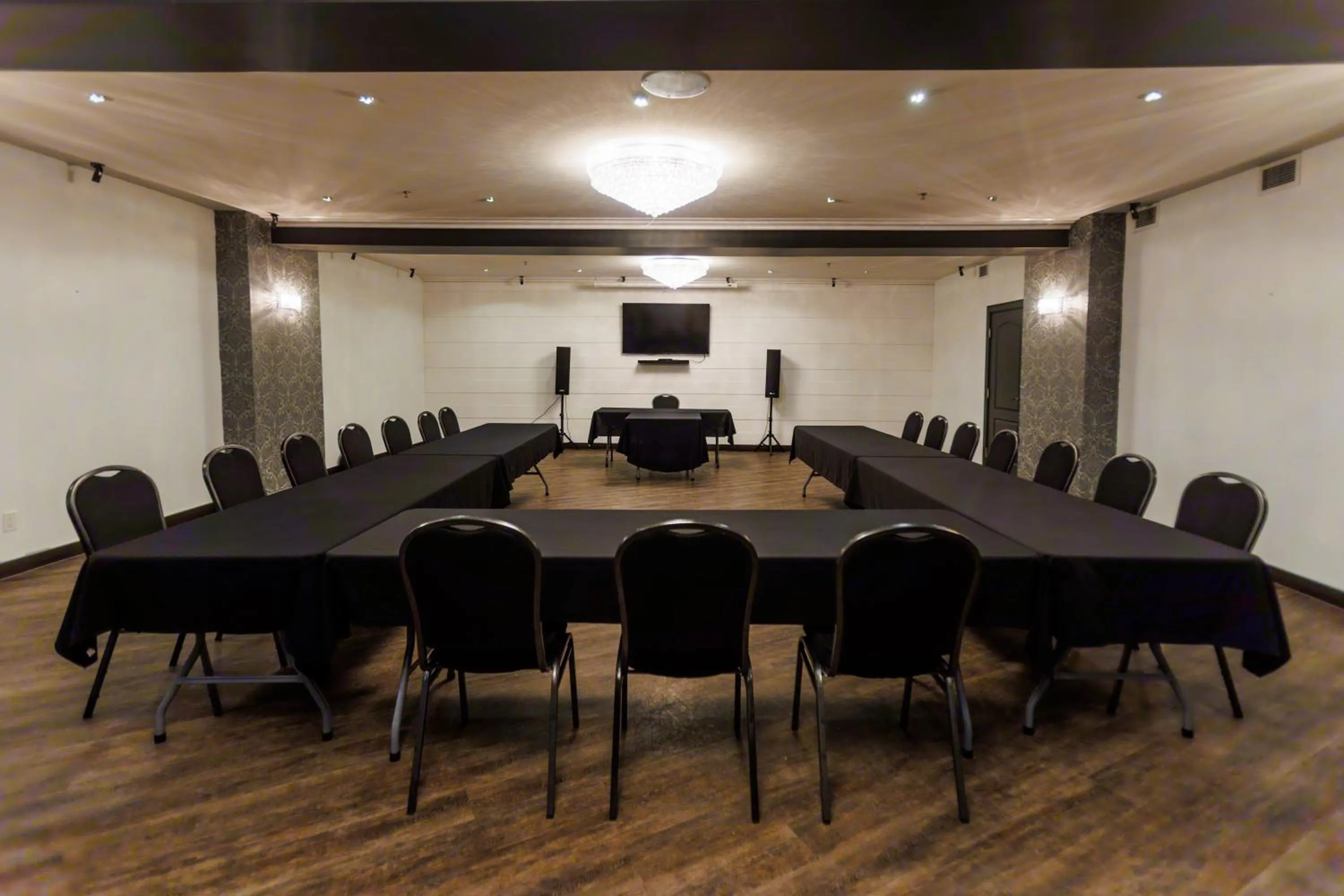 Meeting/conference room in Hôtel et Pavillons Le Petit Manoir du Casino
