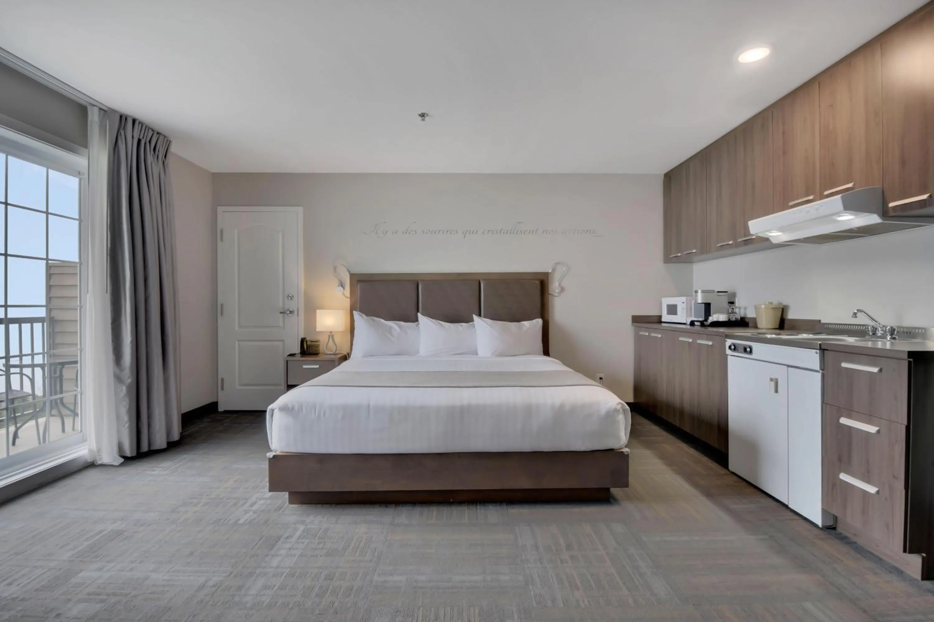 Bed in Hôtel et Pavillons Le Petit Manoir du Casino