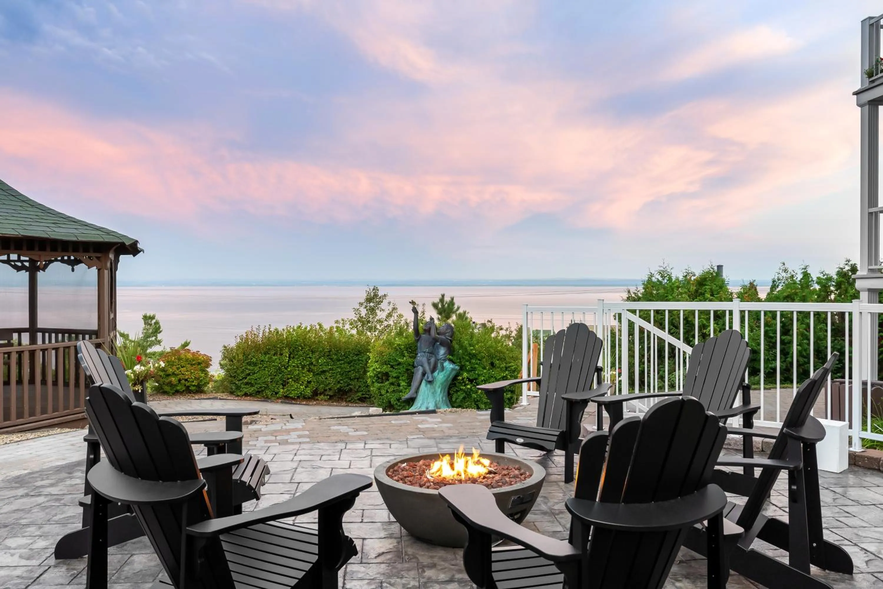 Property building in Hôtel et Pavillons Le Petit Manoir du Casino